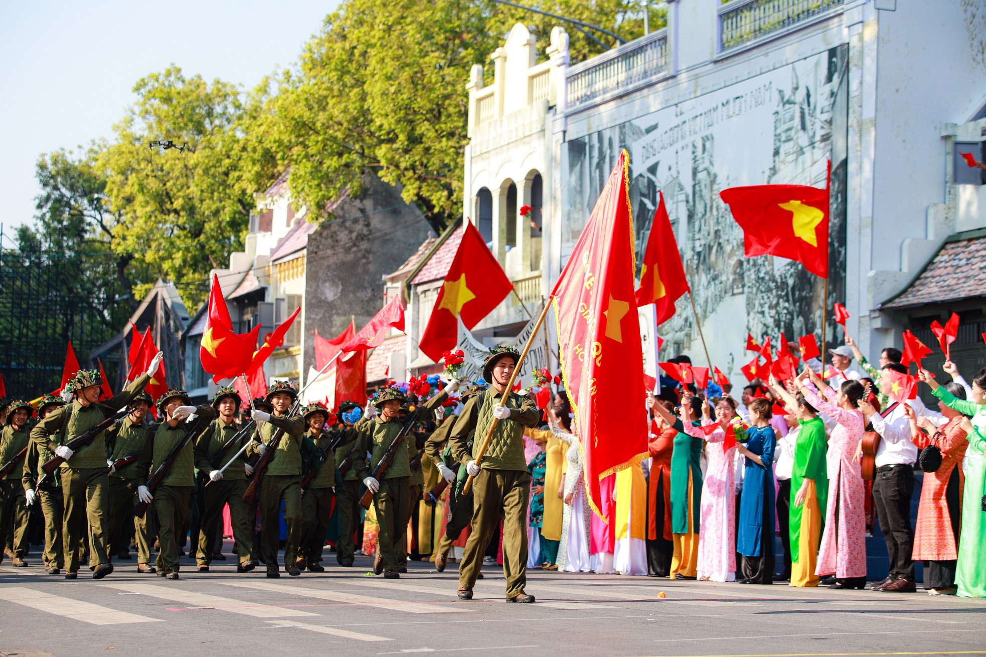 Hình ảnh đoàn quân tiến về Hà Nội năm 1954 được tái hiện tại hồ Gươm- Ảnh 5.