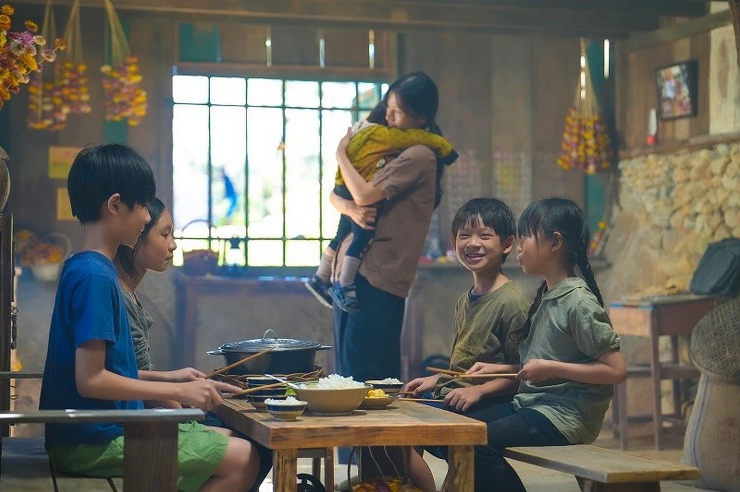 'Lật mặt 7' của Lý Hải thu gần 200 tỷ đồng nhưng chưa phải 'món ăn quá hấp dẫn' ảnh 3