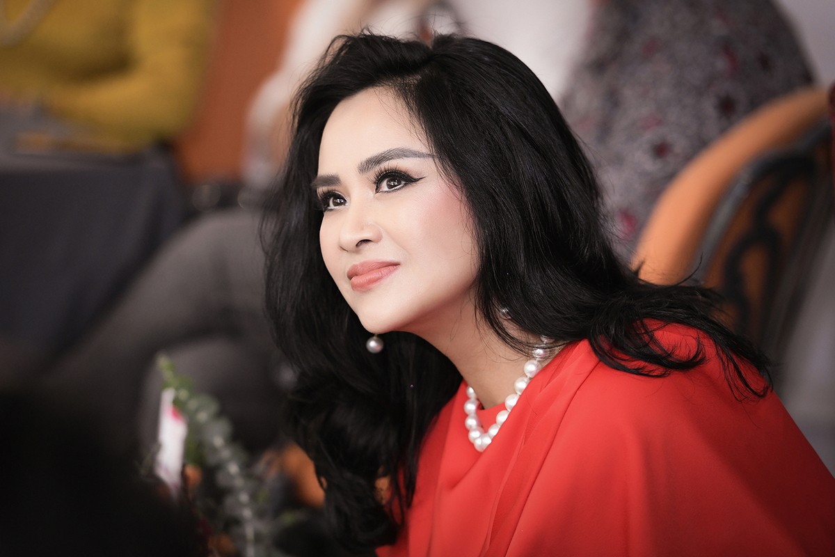Showbiz 5/3: NSND Tự Long nói gì khi mẹ ruột được phong tặng NSƯT? ảnh 3