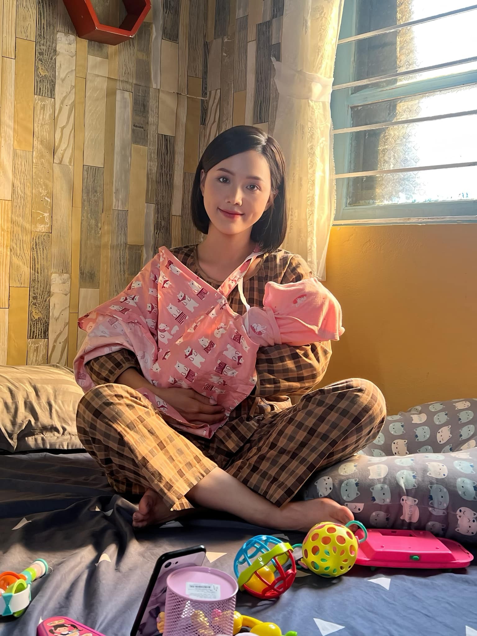 Nữ chính thảo mai gây cười trên phim giờ vàng ảnh 5