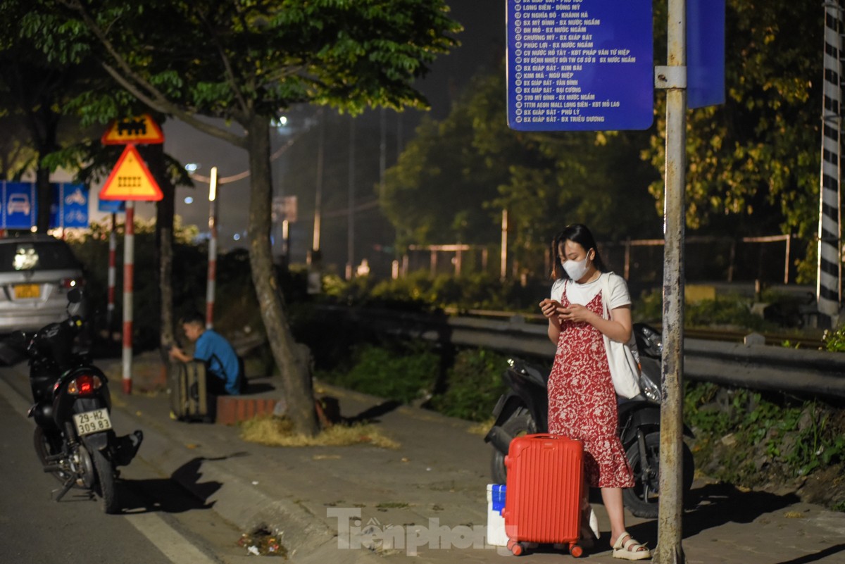 Ngày cuối dịp nghỉ lễ, nhiều người trở lại Hà Nội từ 4 giờ sáng vì sợ tắc đường ảnh 11