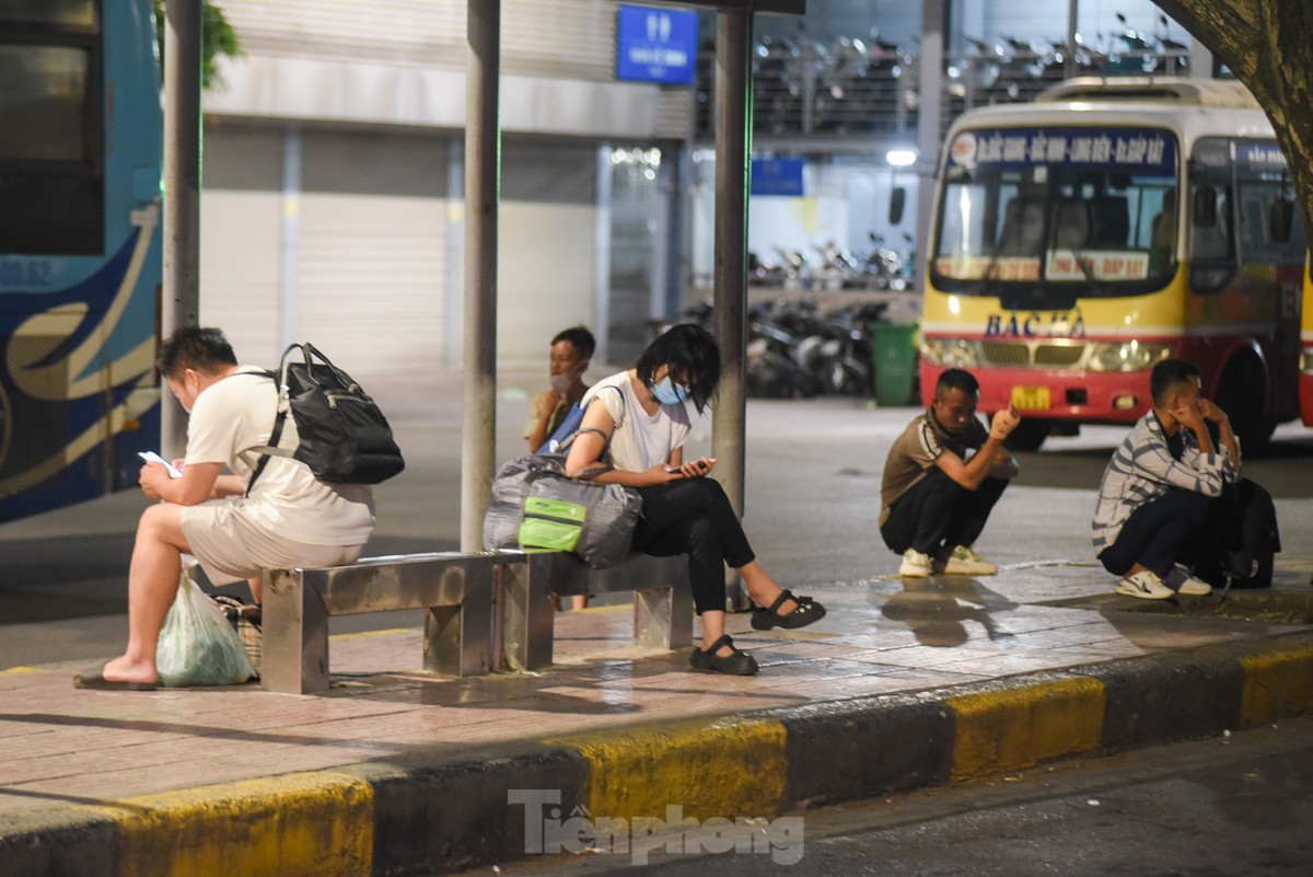 Ngày cuối dịp nghỉ lễ, nhiều người trở lại Hà Nội từ 4 giờ sáng vì sợ tắc đường ảnh 12
