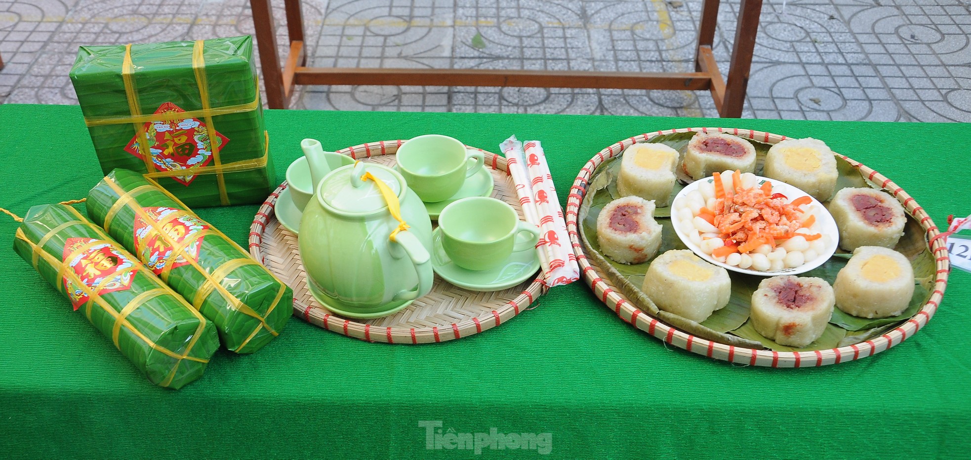 Thầy cô, học sinh Cần Thơ cùng 'tranh tài' gói bánh tét đón Tết ảnh 11