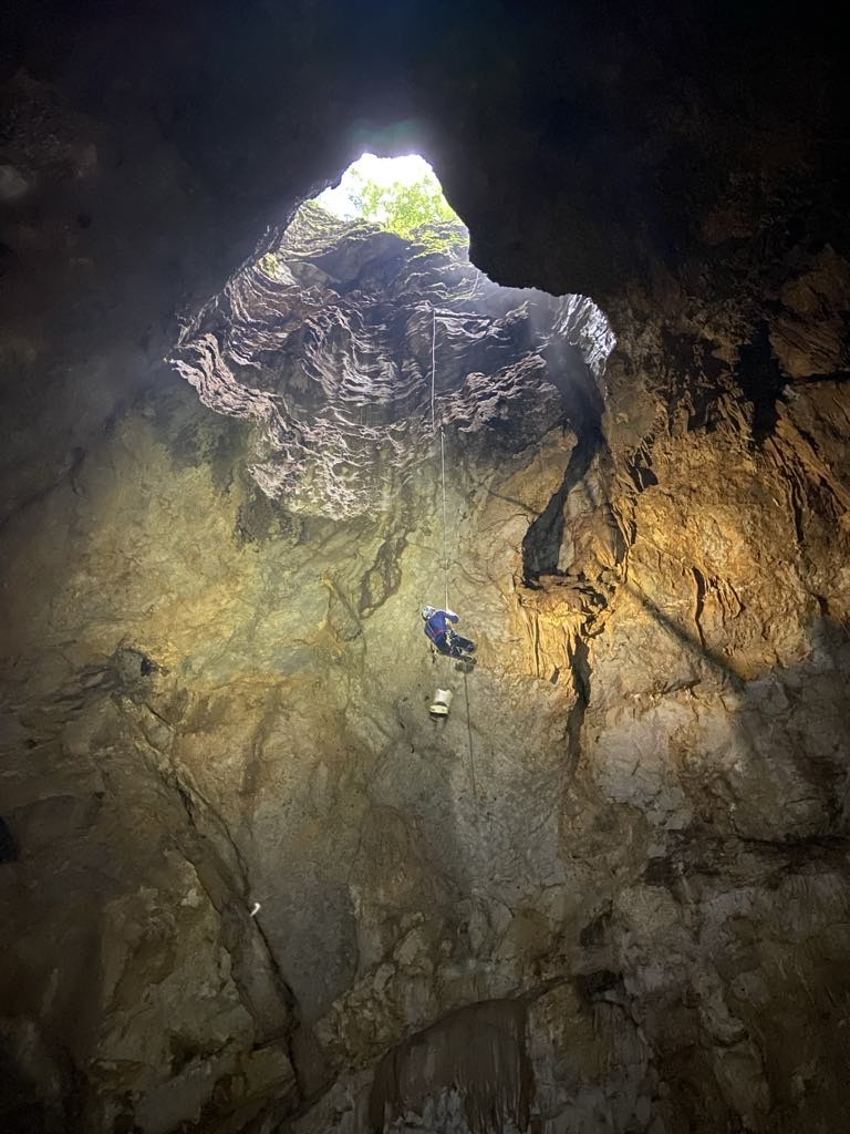 Phát hiện thêm 22 hang động lung linh huyền ảo tại Quảng Bình- Ảnh 2.