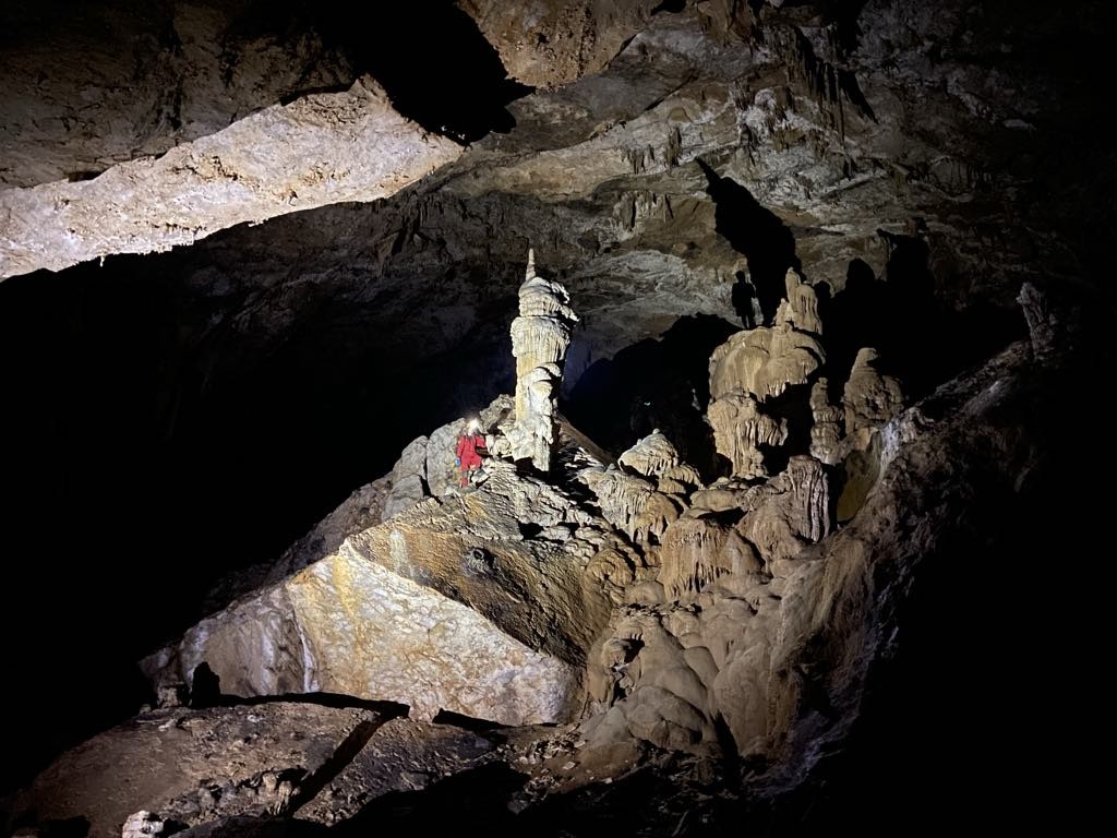 Phát hiện thêm 22 hang động lung linh huyền ảo tại Quảng Bình- Ảnh 3.