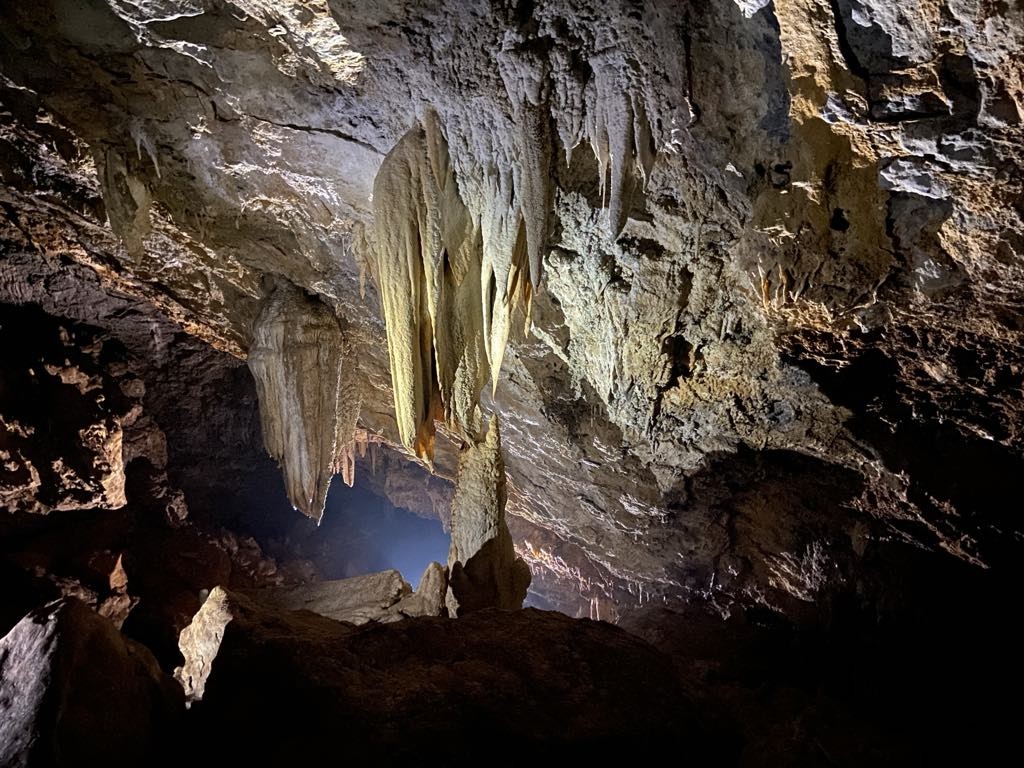 Phát hiện thêm 22 hang động lung linh huyền ảo tại Quảng Bình- Ảnh 1.