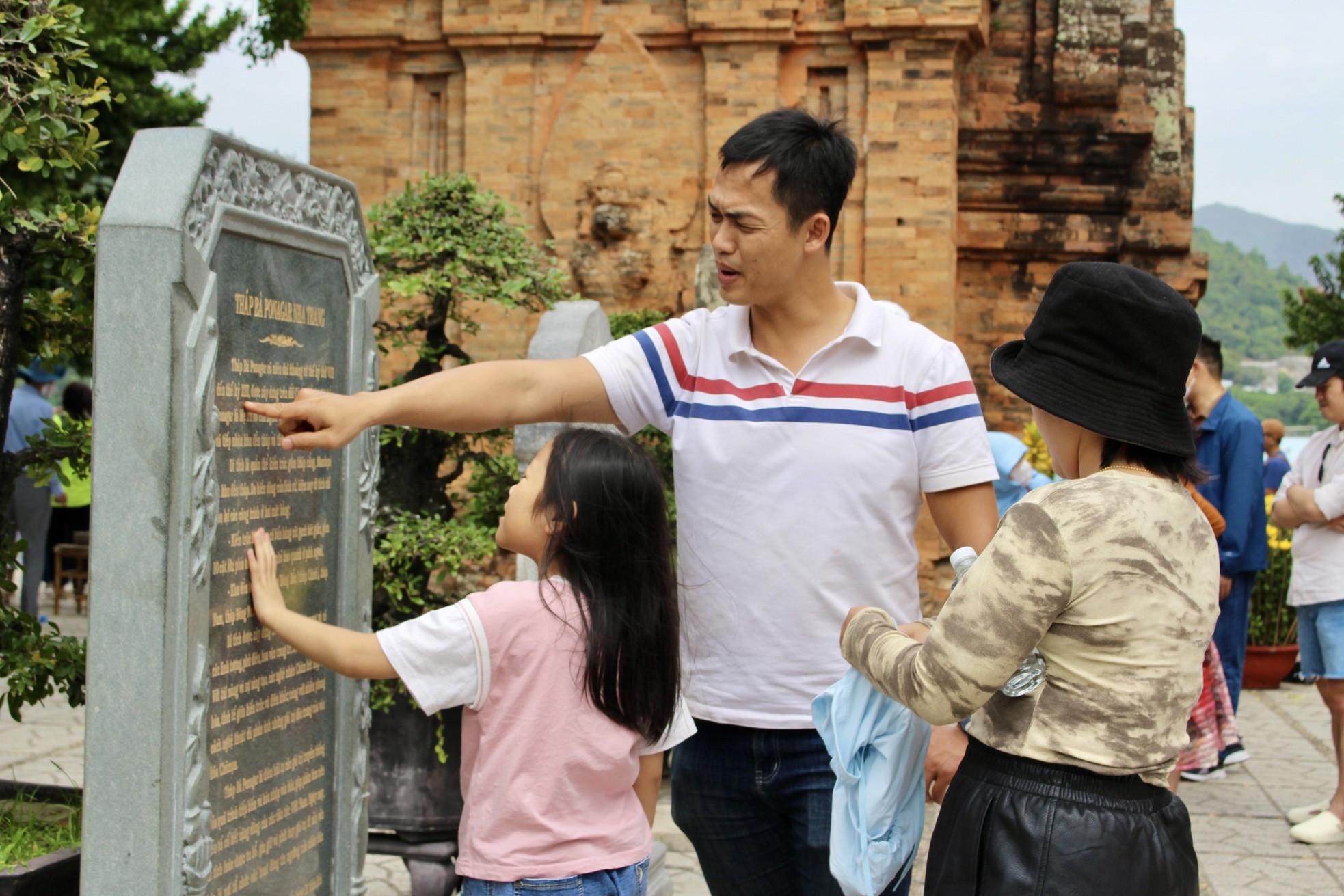 Du khách mê mẩn khám phá văn hóa Chăm giữa lòng phố biển Nha Trang ảnh 8
