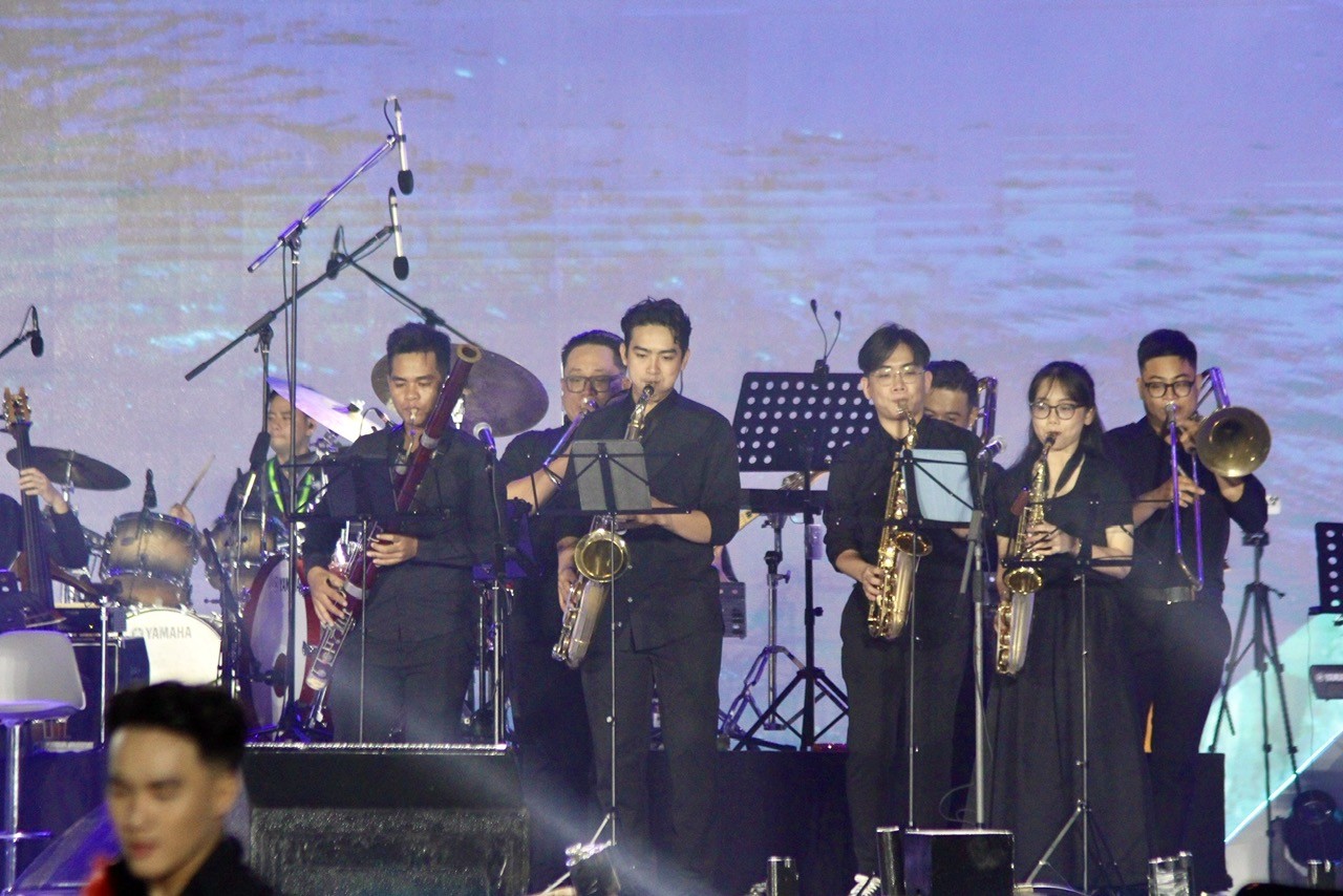Hàng nghìn người mê đắm 'bữa tiệc' nhạc Jazz ở biển Nha Trang ảnh 4