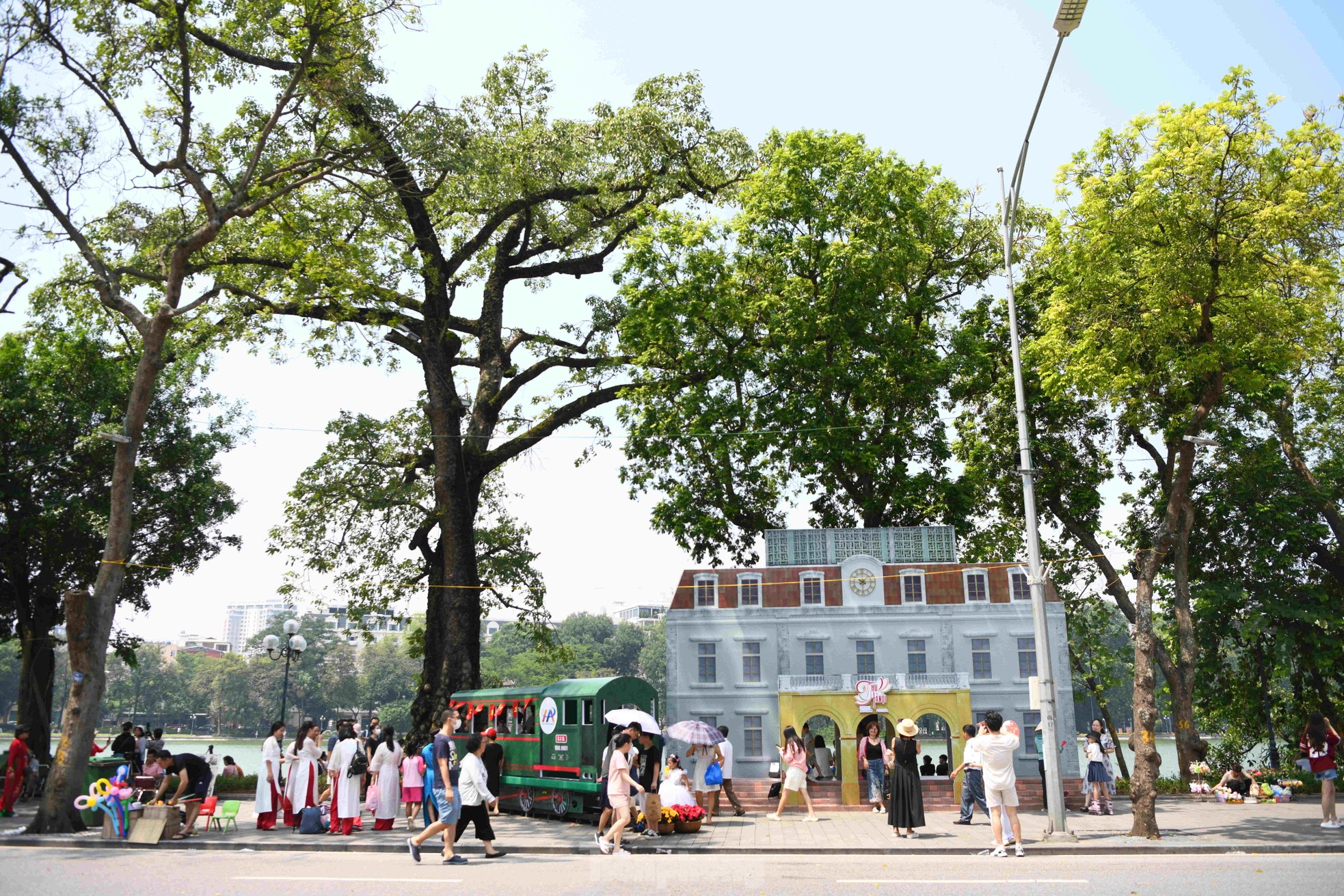 Người dân Thủ đô thích thú với ‘ký ức tuổi thơ’ tại Festival Thu Hà Nội ảnh 3