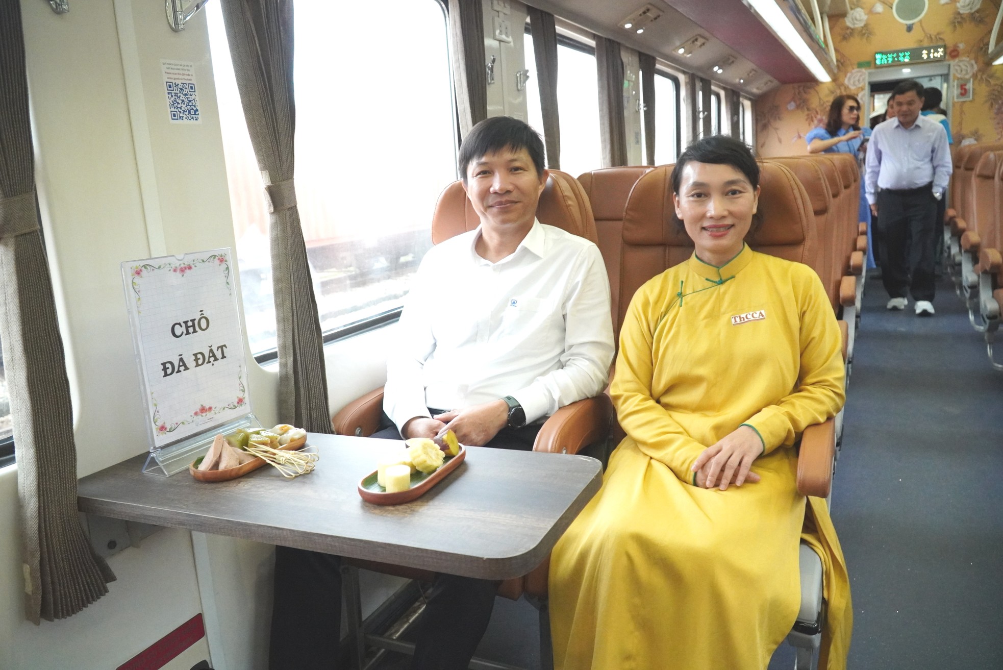 Có gì bên trong đoàn tàu chạy cung đường du lịch đẹp nhất Việt Nam? ảnh 7