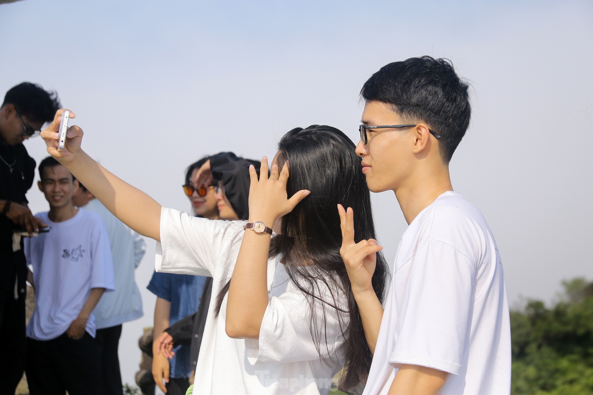 Nhiều người đổ xô lên đỉnh Bàn Cờ sau cuộc 'check-in' của tỷ phú Bill Gates ảnh 7