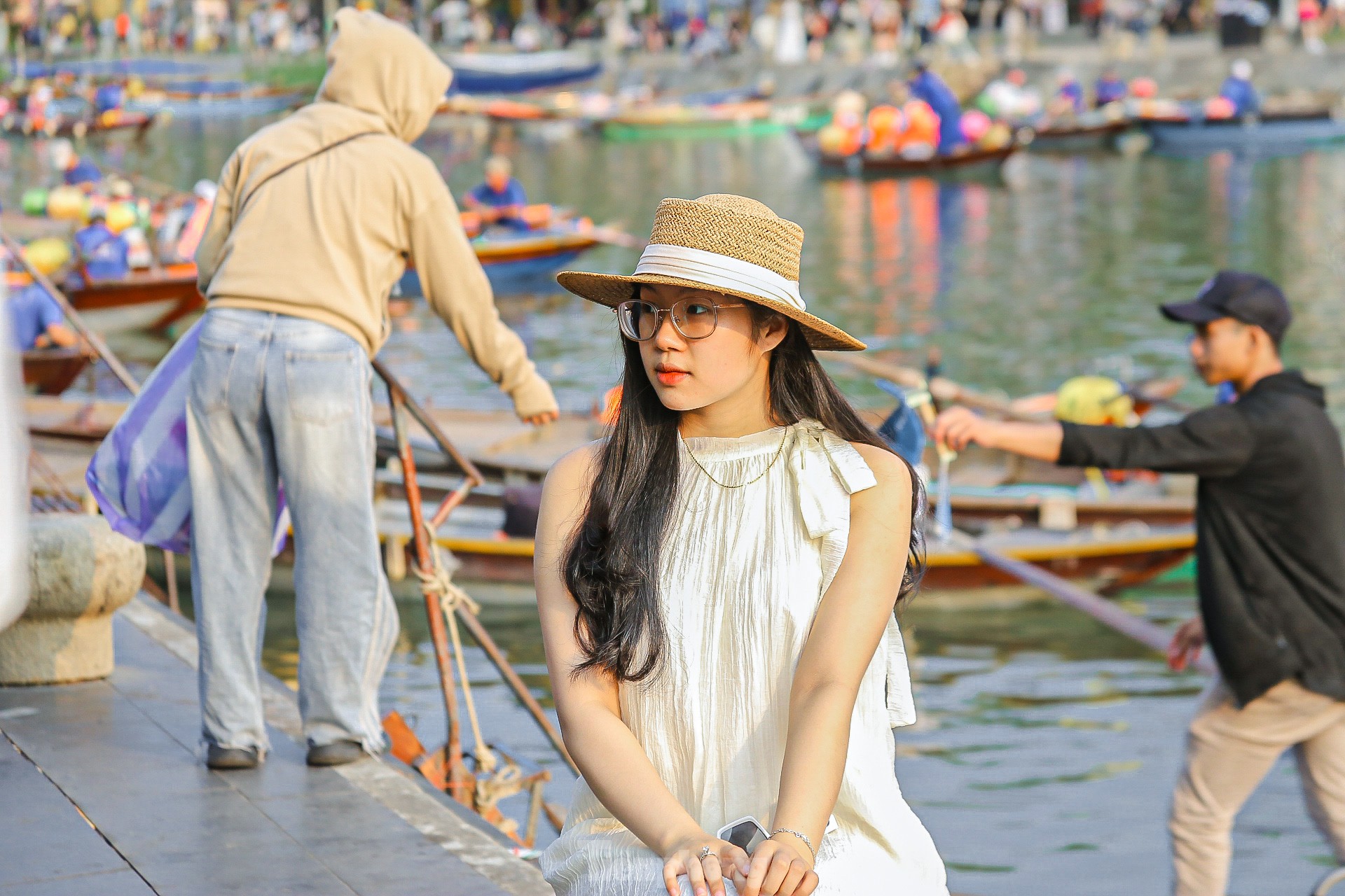 Giới trẻ nô nức đến phố cổ Hội An trong ngày giỗ Tổ Hùng Vương ảnh 8