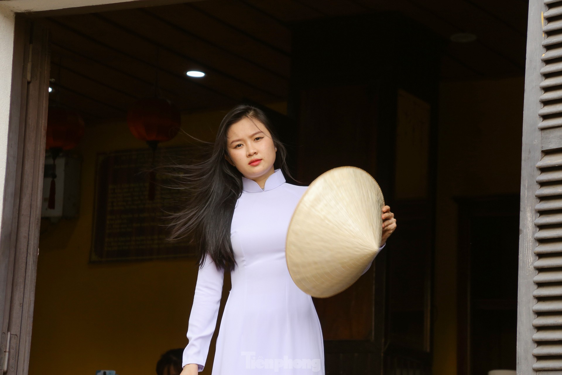 Giới trẻ nô nức đến phố cổ Hội An trong ngày giỗ Tổ Hùng Vương ảnh 6