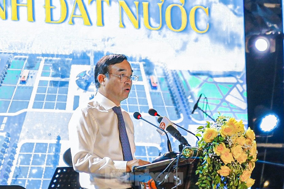 Khánh thành đài tưởng niệm, quảng trường hơn 200 tỉ ở Đà Nẵng ảnh 2