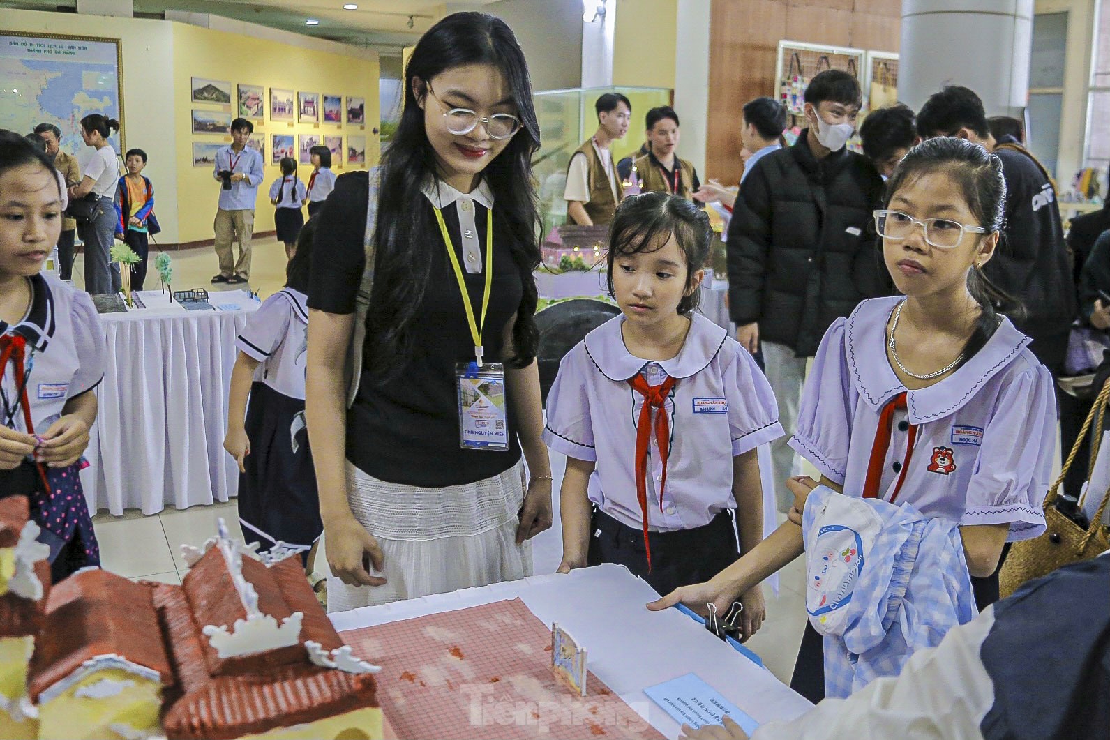 Giới trẻ hào hứng tham quan bảo tàng trong ngày hội di sản văn hóa ảnh 4