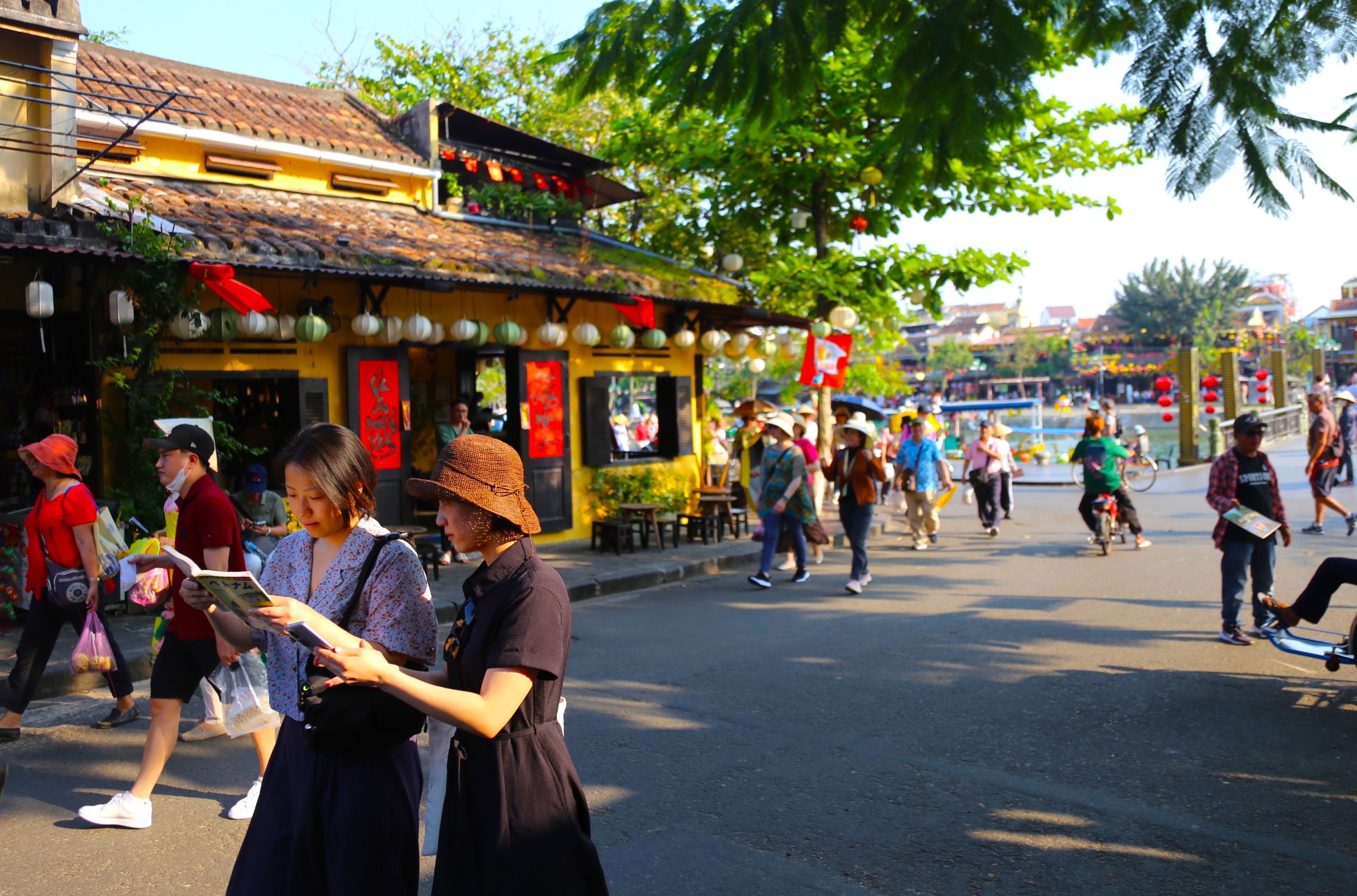 Du khách mê mẩn check-in Hội An lúc ráng chiều ảnh 9