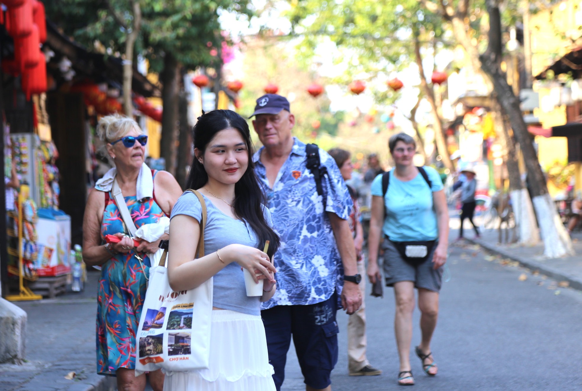 Du khách mê mẩn check-in Hội An lúc ráng chiều ảnh 6