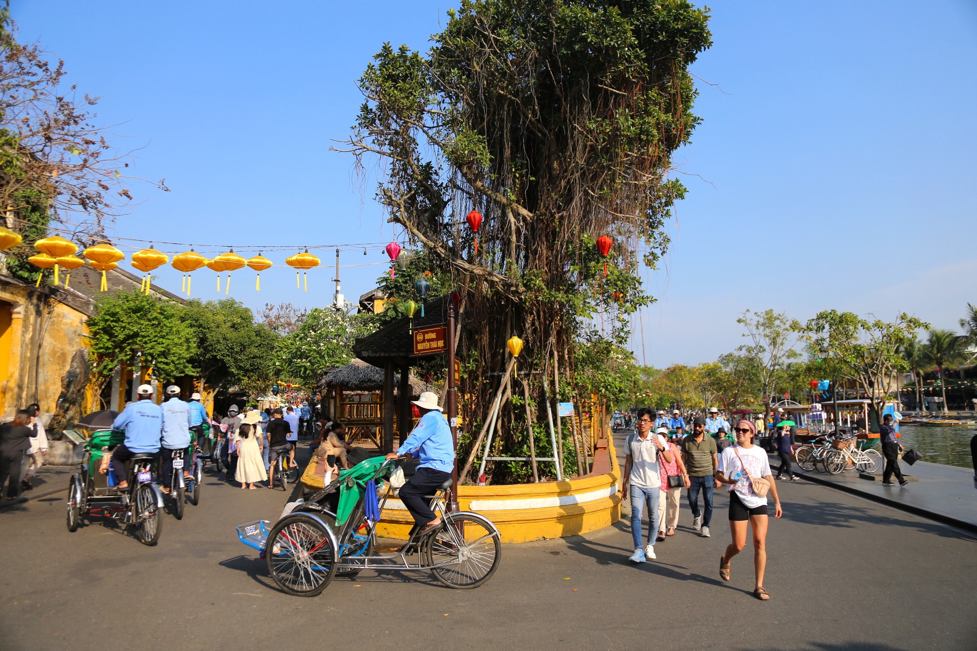 Du khách mê mẩn check-in Hội An lúc ráng chiều ảnh 14