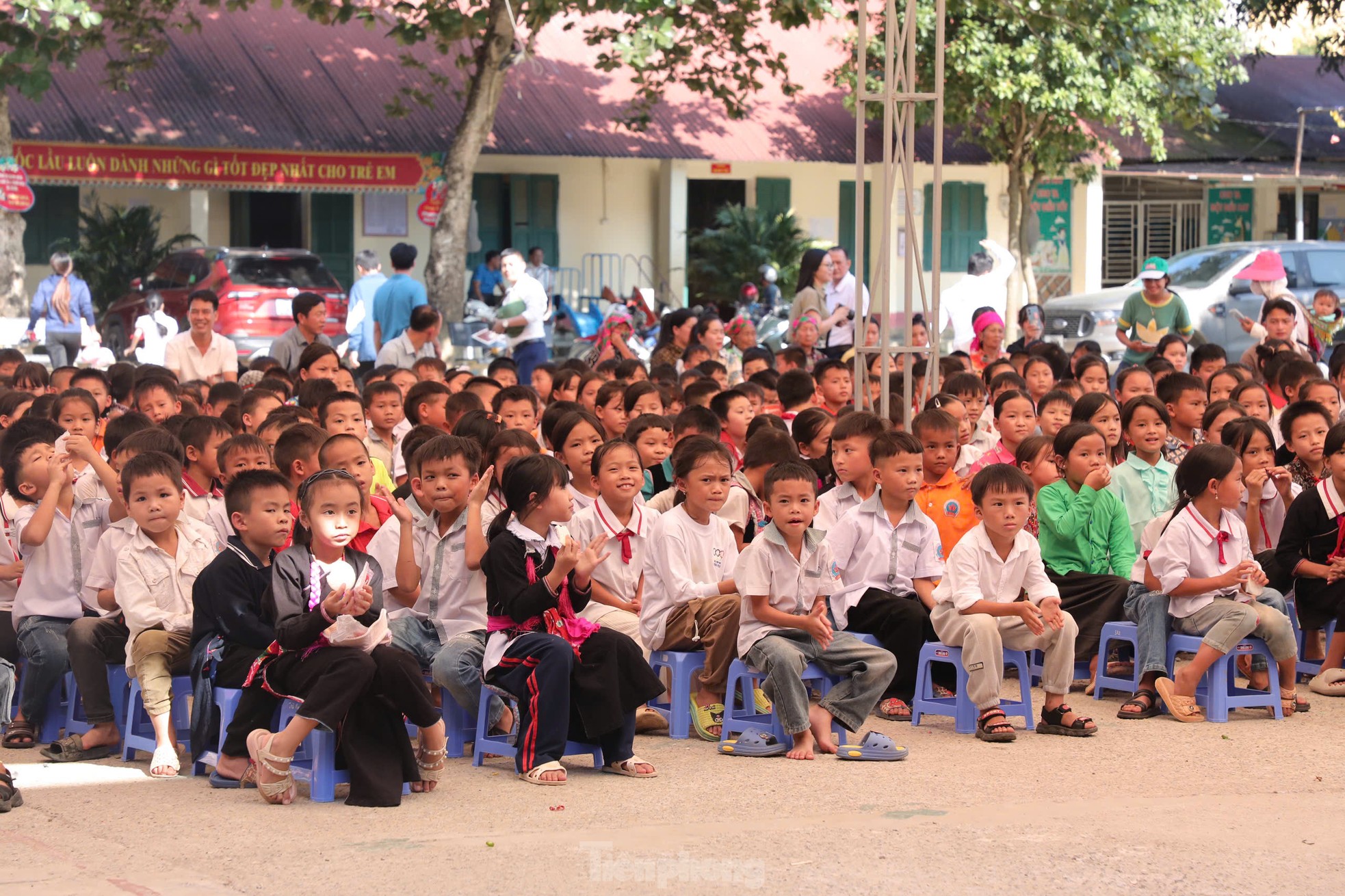 Trao gửi tình thương và nghị lực sống cho các em nhỏ mồ côi ở Lào Cai sau bão Yagi ảnh 6