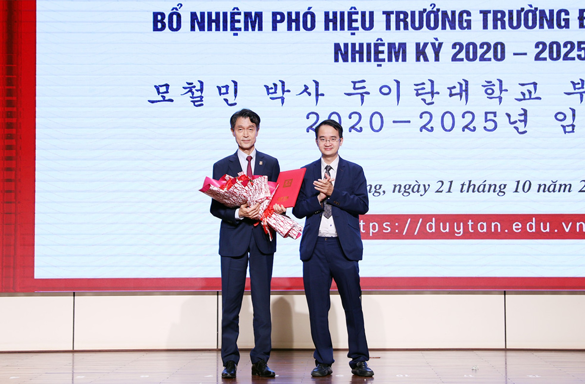 Đại học Duy Tân trao tặng Góc Học tập cho Học sinh Khó khăn tại trường THCS Nguyễn Hồng Ánh Anh-4-3451