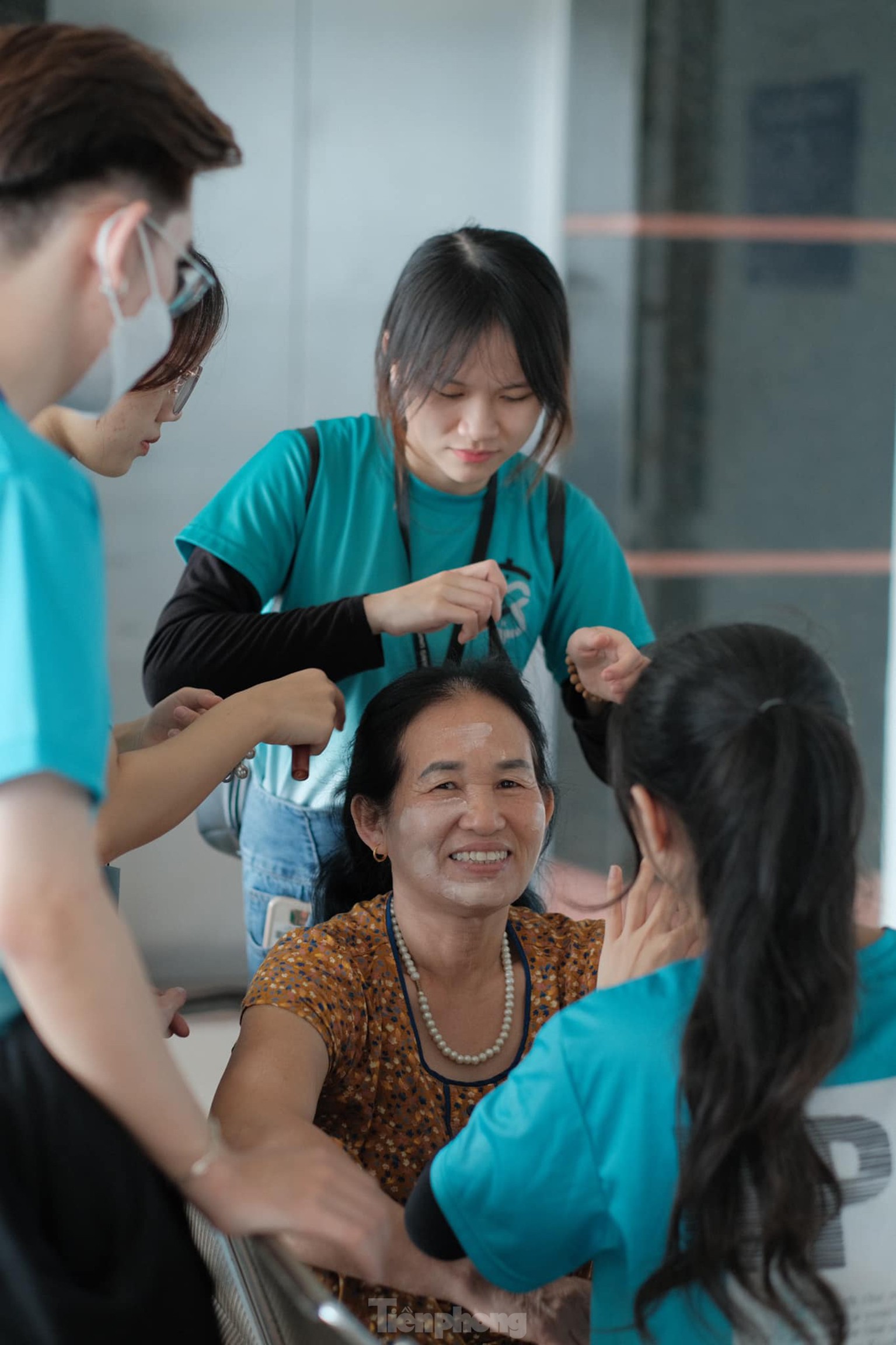 Lễ hội áo dài có một không hai trong bệnh viện Ung bướu ảnh 11