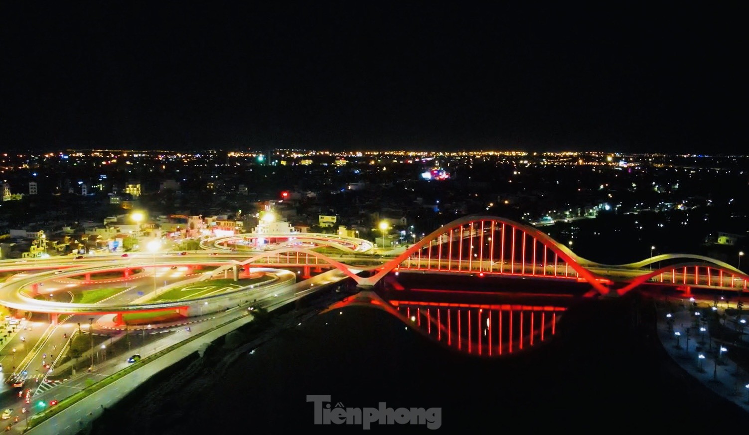 Ấn tượng với vẻ đẹp của hai cây cầu biểu tượng của TP Hải Phòng ảnh 12