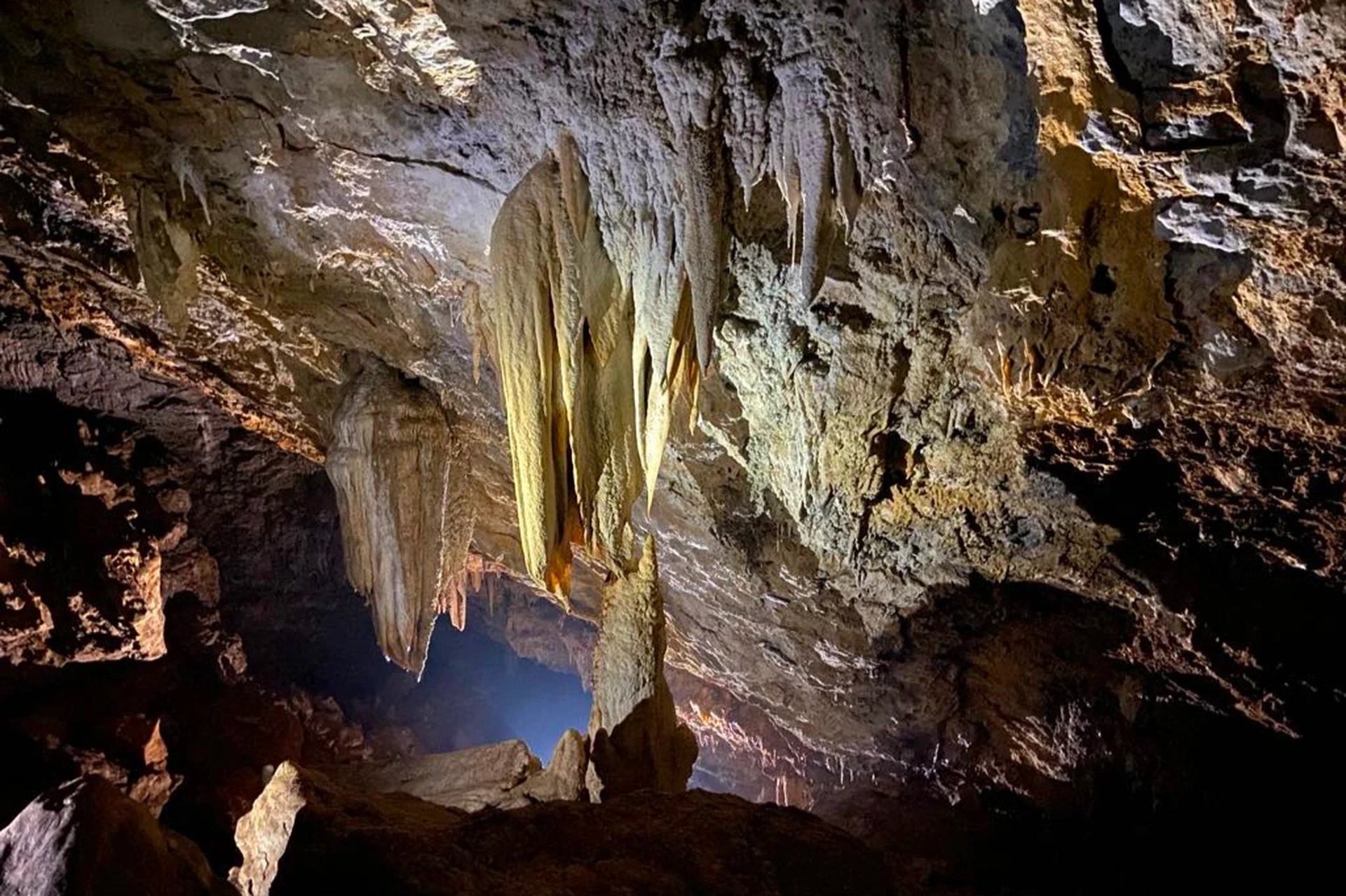 Khám phá 22 hang động kỳ vĩ mới được phát hiện tại Quảng Bình ảnh 1