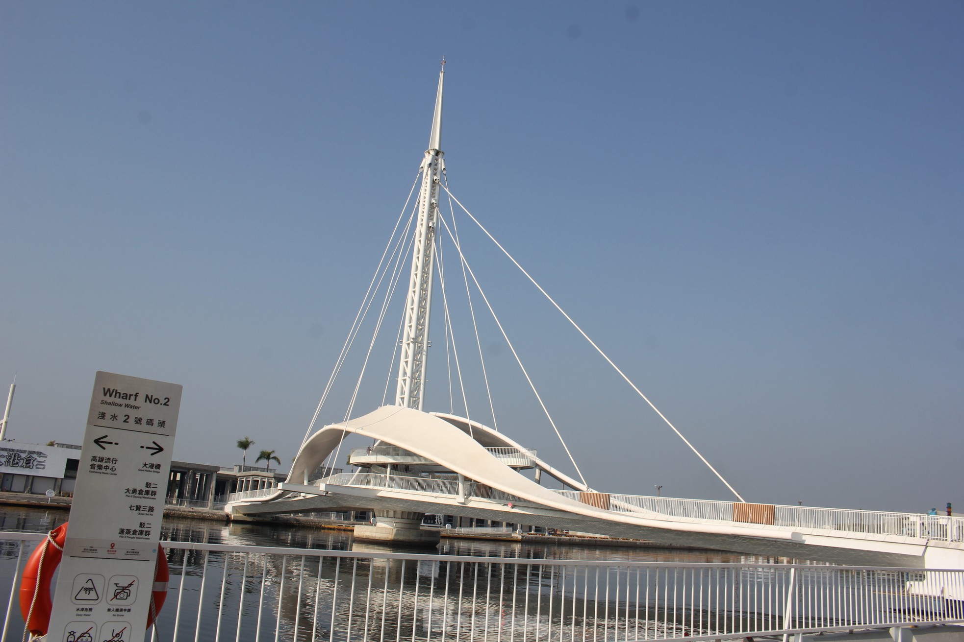 Chiêm ngưỡng kiến trúc ấn tượng của cầu xoay vượt sông dài nhất Châu Á ảnh 1