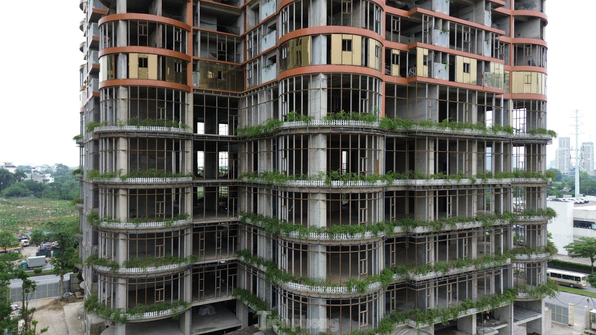 Động thái loạt dự án chung cư ở Hà Nội sau thời gian dài bỏ hoang, quây tôn ảnh 1