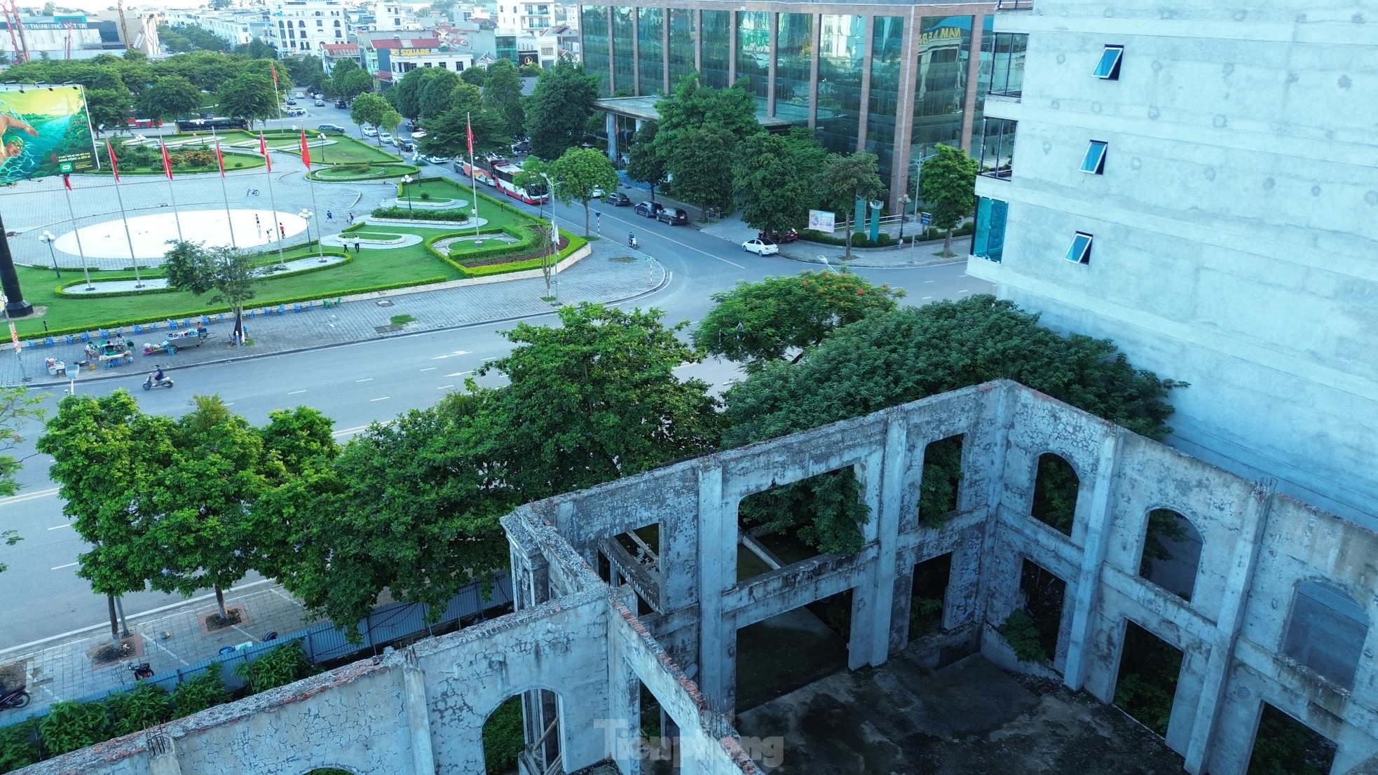 Khách sạn trăm tỷ trên 'đất vàng' bị bỏ hoang hơn thập kỷ ảnh 3