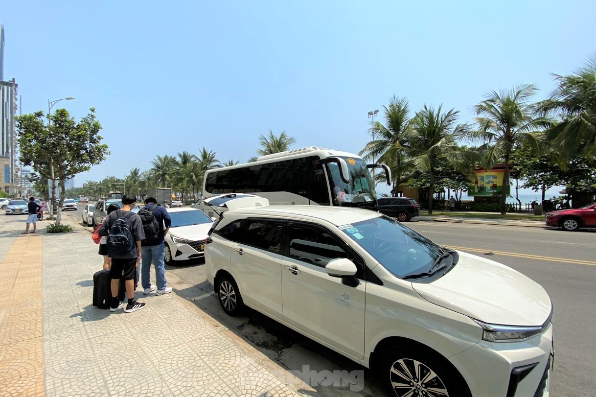 Khách nước ngoài nườm nượp đến Đà Nẵng ảnh 2