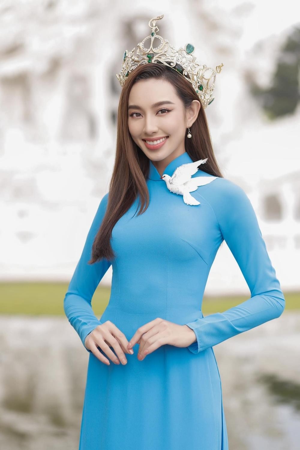 Ngắm trọn bộ ảnh Hoa hậu Thùy Tiên mặc áo dài đội vương miện Miss Grand ...