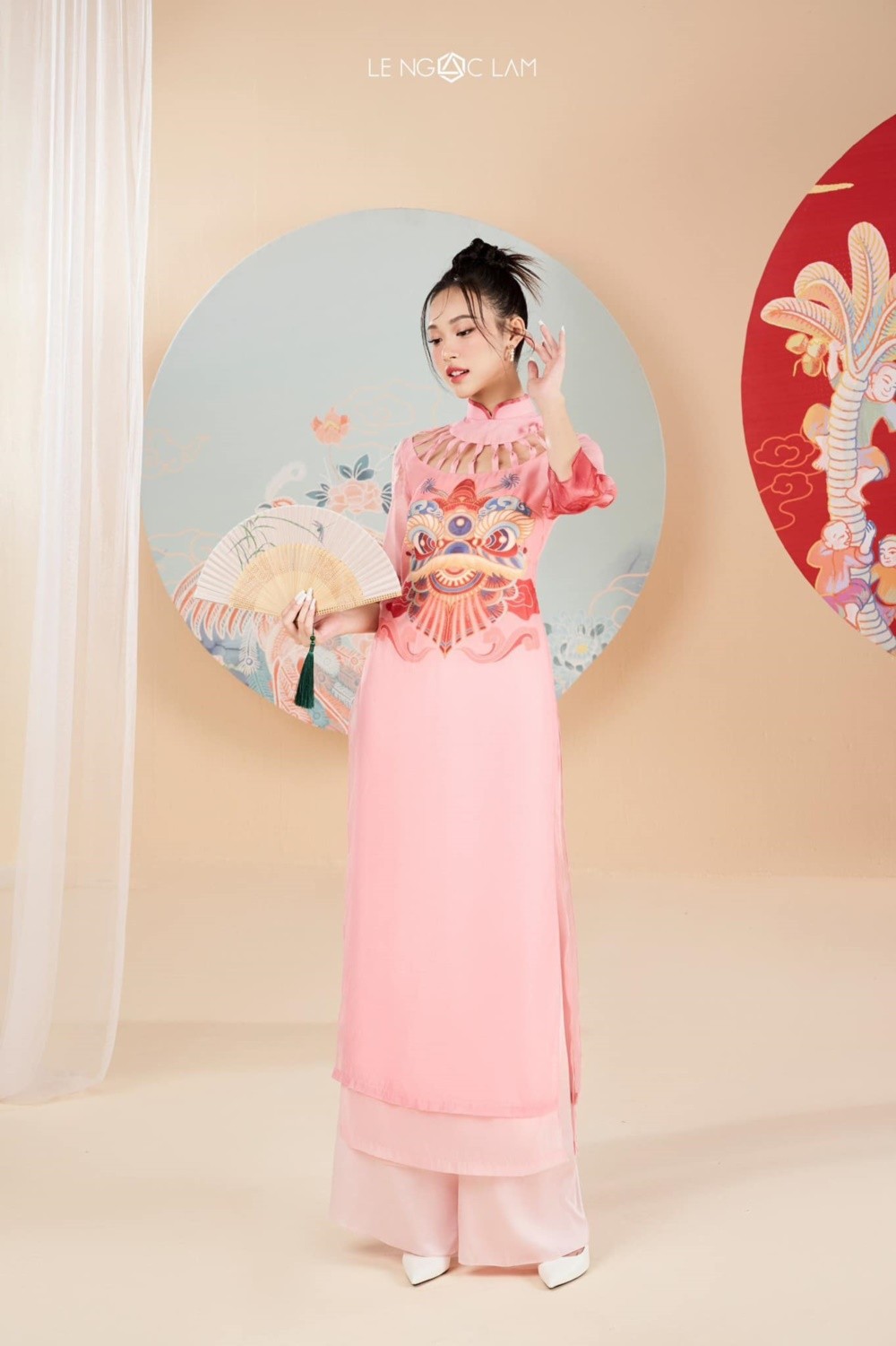 Nhan sắc thanh thuần của Top 3 Hoa hậu Việt Nam trong tà áo dài đón Tết Giáp Thìn ảnh 8