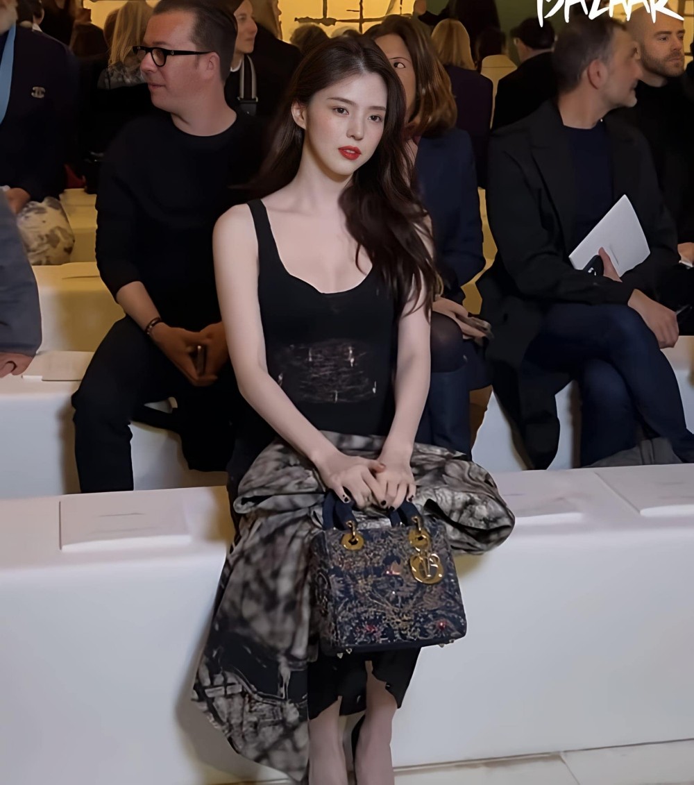 Tham dự show Dior, visual đỉnh cao của Han So Hee gây bão mạng, thách thức cam thường ảnh 3