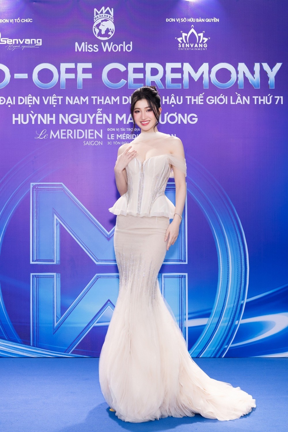 Hoa hậu Mai Phương khoe sắc cùng dàn Hoa - Á hậu trước thềm đi thi Miss ...