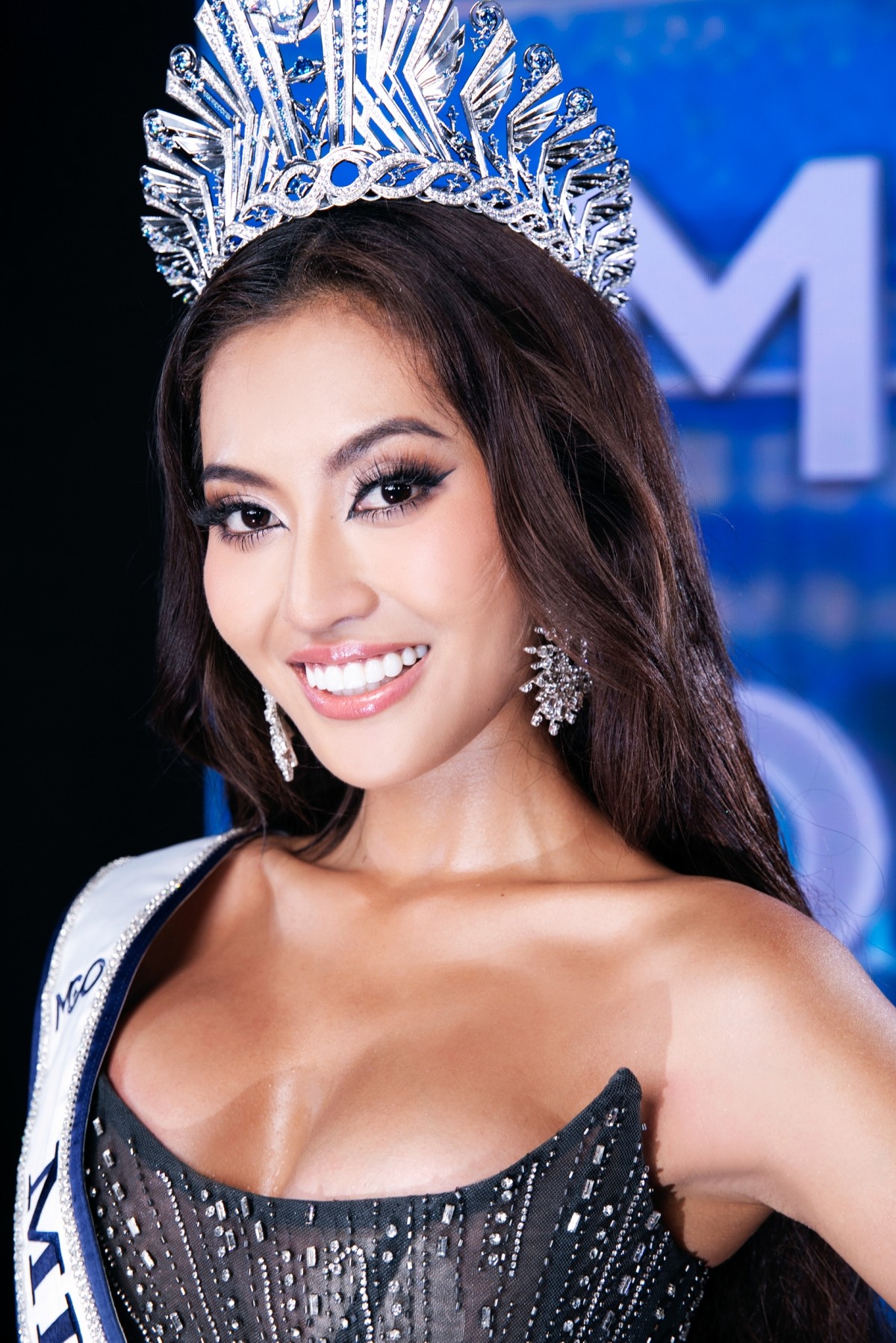 Ngắm cận cảnh nhan sắc Top 2 Miss Cosmo 2024 giây phút hậu đăng quang ảnh 1