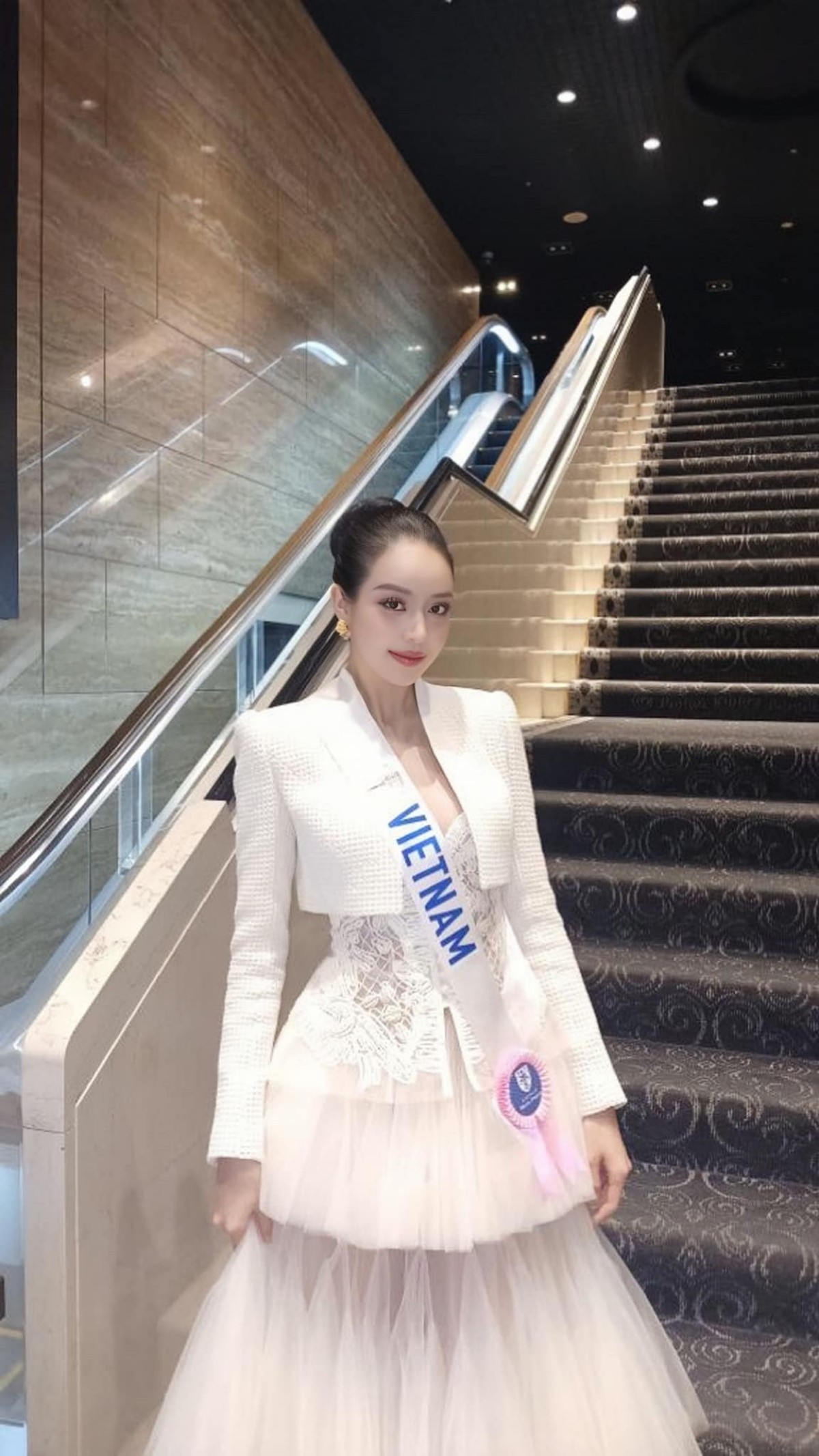 Hoa hậu Thanh Thủy chọn sắc trắng tinh khôi cho Bán kết Miss International 2024 ảnh 8