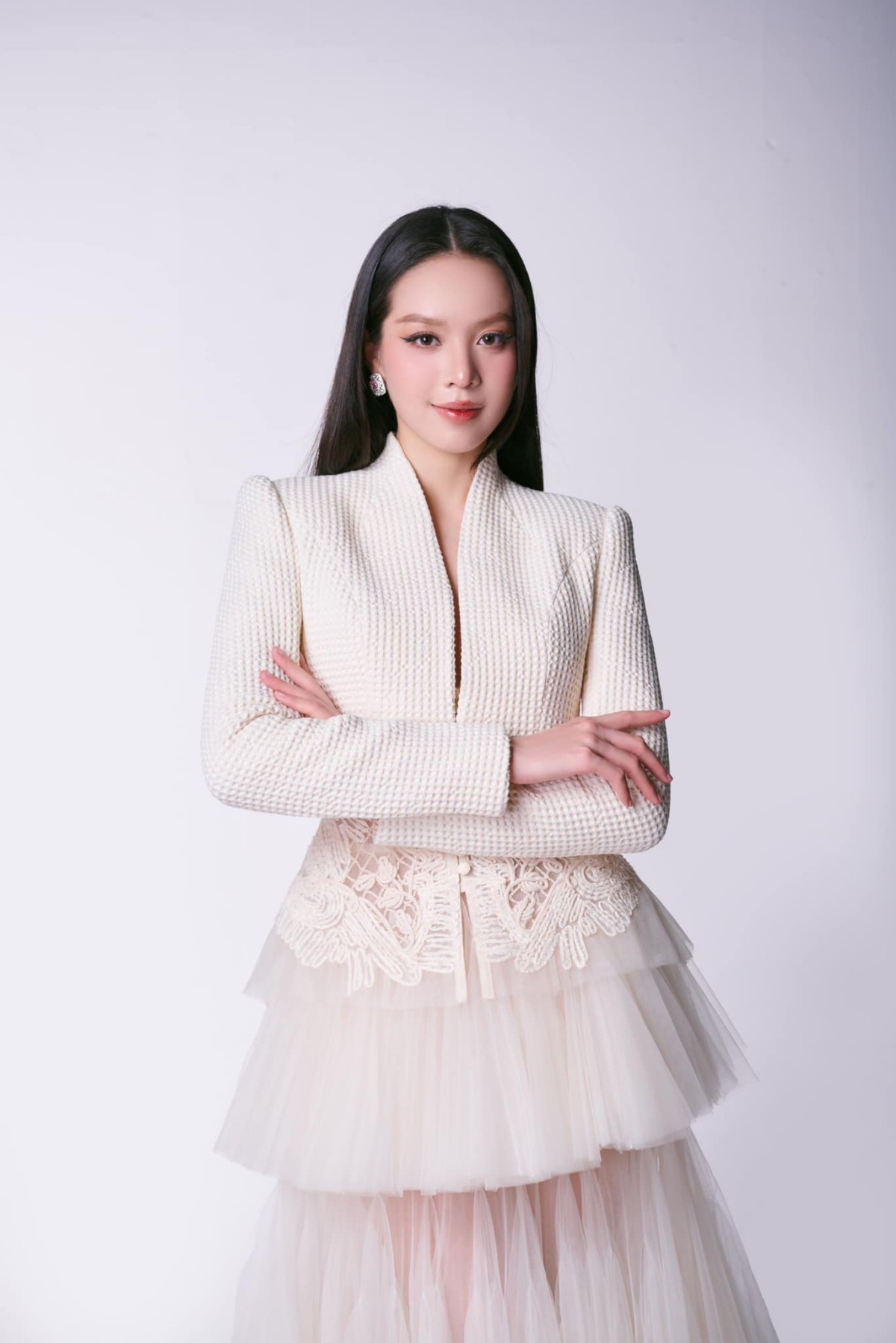 Hoa hậu Thanh Thủy chọn sắc trắng tinh khôi cho Bán kết Miss International 2024 ảnh 9