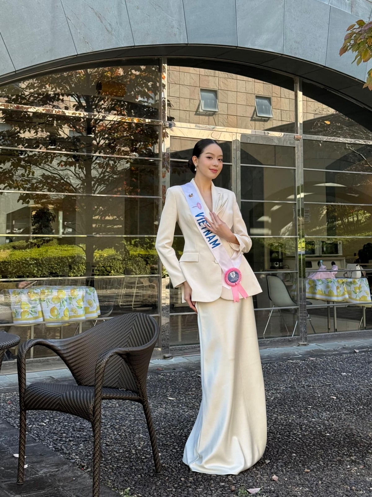 Hoa hậu Thanh Thủy chọn sắc trắng tinh khôi cho Bán kết Miss International 2024 ảnh 11