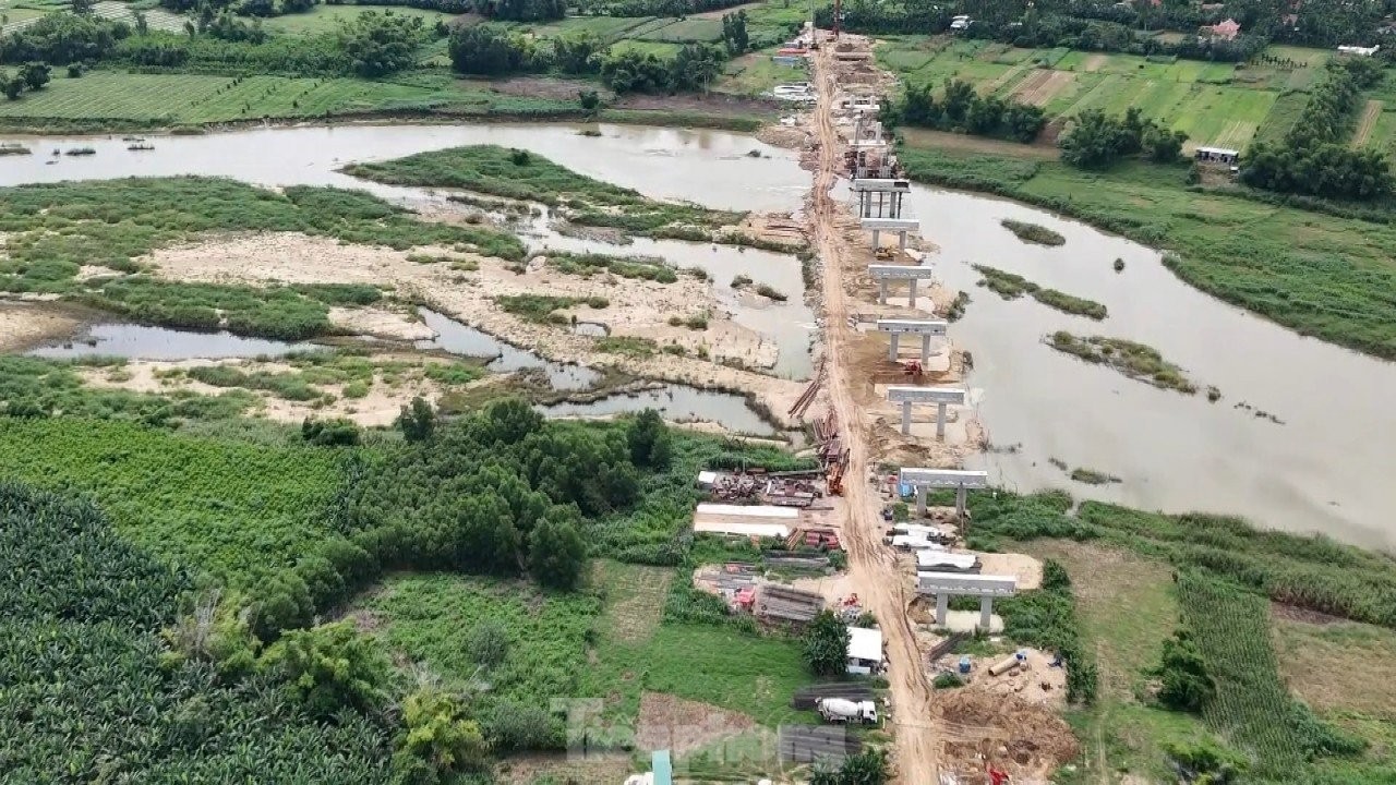 What is the status of the Quang Ngai - Hoai Nhon Expressway project after more than 1 year of construction?  photo 3