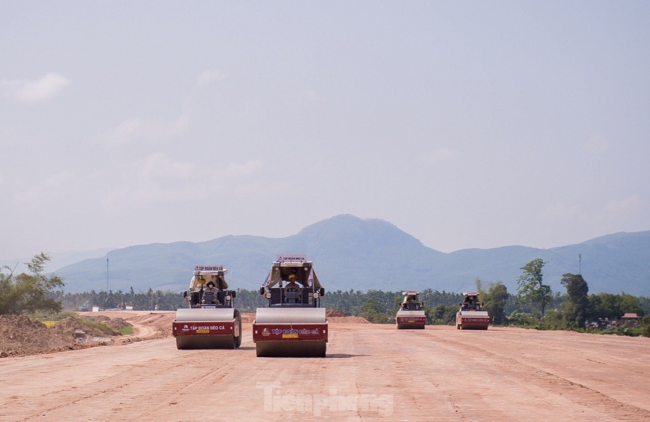 What is the status of the Quang Ngai - Hoai Nhon Expressway project after more than 1 year of construction?  photo 2
