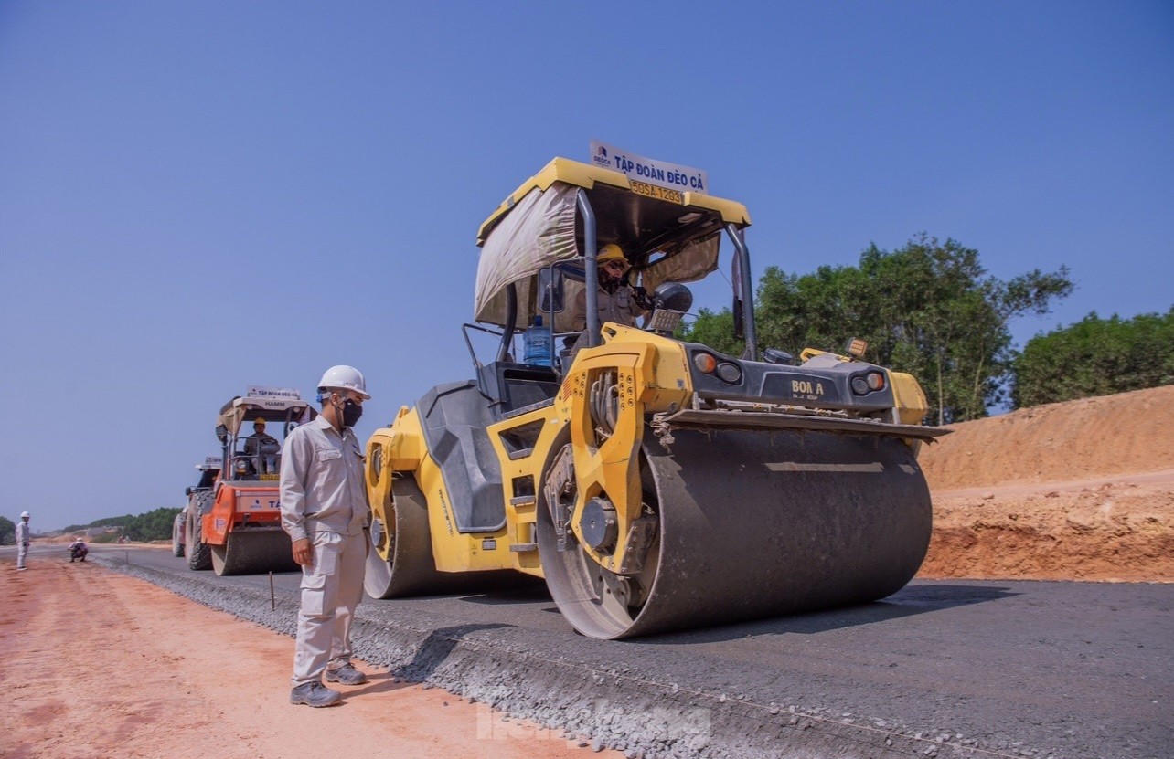 What is the status of the Quang Ngai - Hoai Nhon Expressway project after more than 1 year of construction?  photo 6