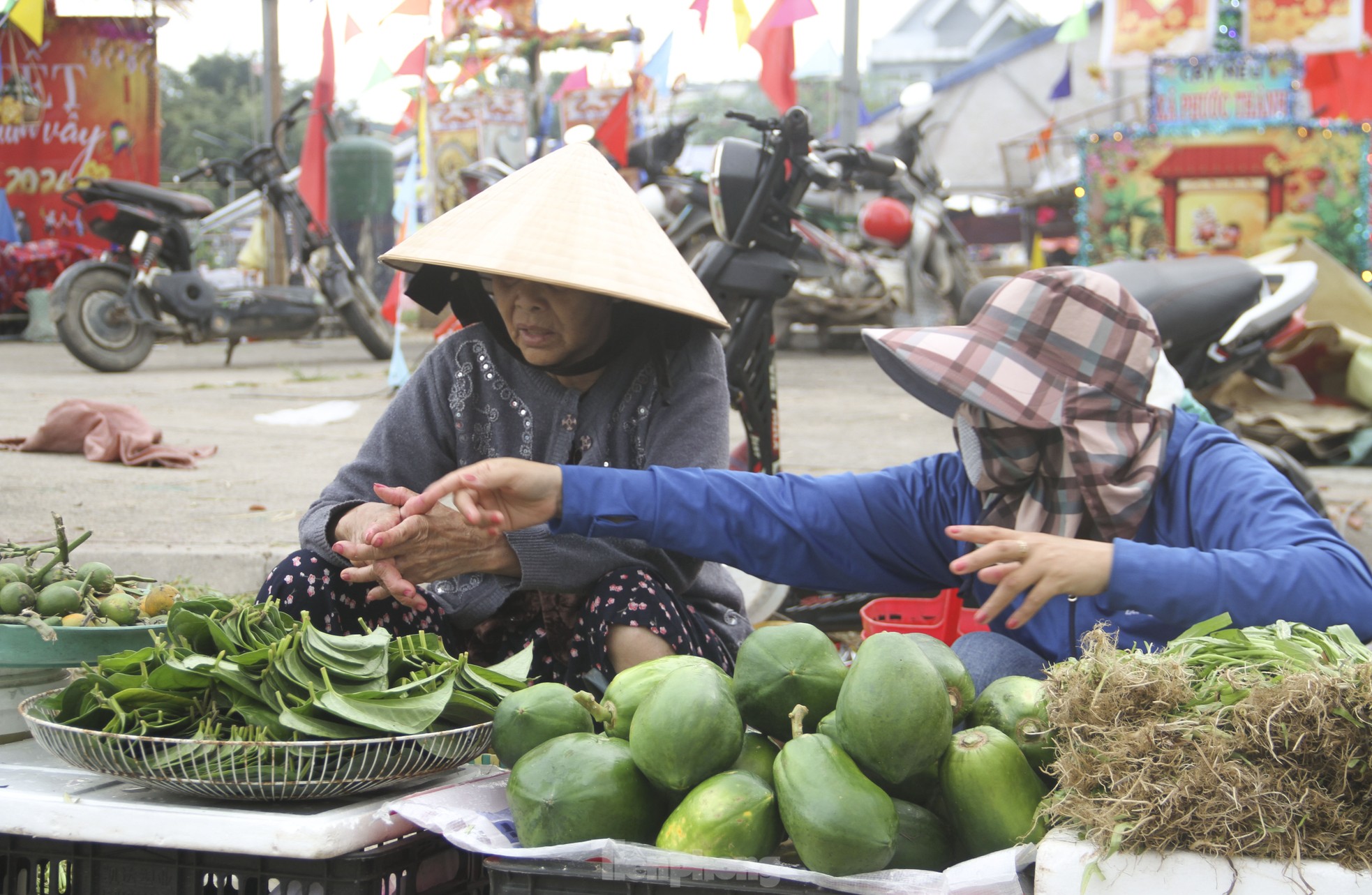 Phiên chợ đặc biệt mỗi năm chỉ họp 1 lần vào mùng 1 Tết ảnh 5