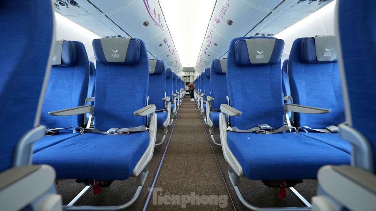 'Đột nhập' chiếc máy bay chở khách đầu tiên của Trung Quốc ảnh 5