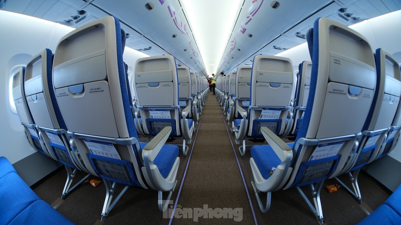 'Đột nhập' chiếc máy bay chở khách đầu tiên của Trung Quốc ảnh 6