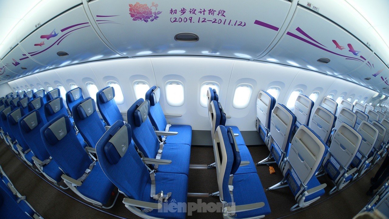 'Đột nhập' chiếc máy bay chở khách đầu tiên của Trung Quốc ảnh 7