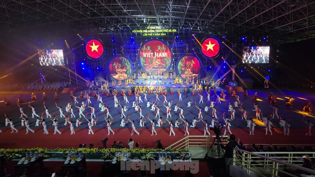 Mãn nhãn với cảnh khai mạc Hội khỏe Phù Đổng TP Hà Nội lần thứ X năm 2024 ảnh 1