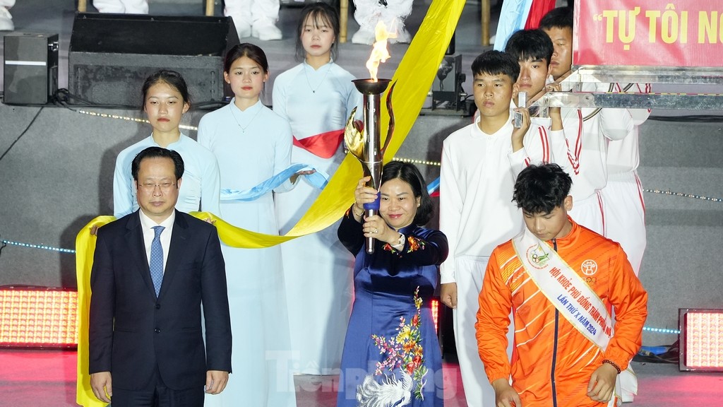 Mãn nhãn với cảnh khai mạc Hội khỏe Phù Đổng TP Hà Nội lần thứ X năm 2024 ảnh 4