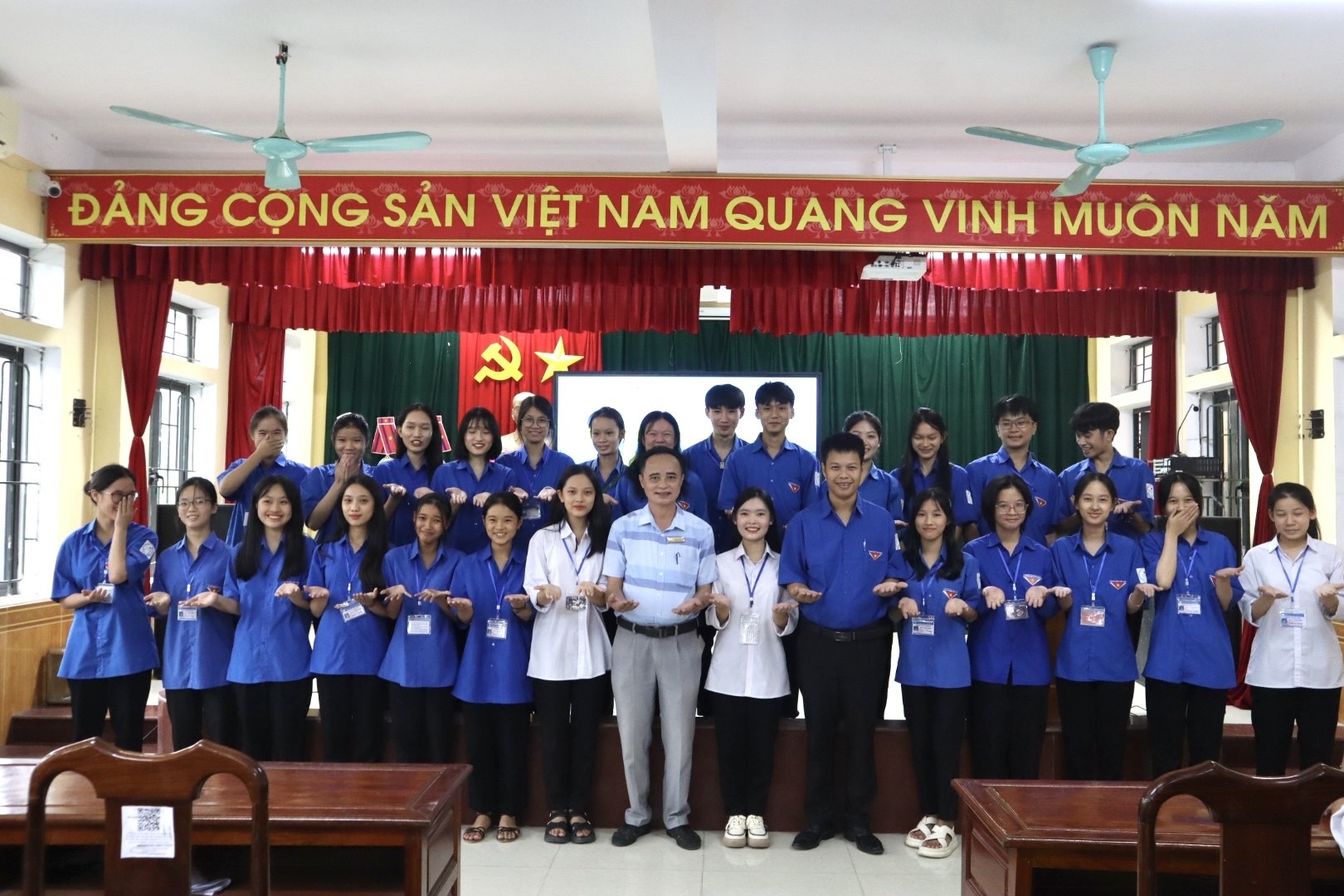 Tự hào màu áo xanh: Hành trình rực rỡ của những đóa hoa xanh trong công tác Đoàn ảnh 2