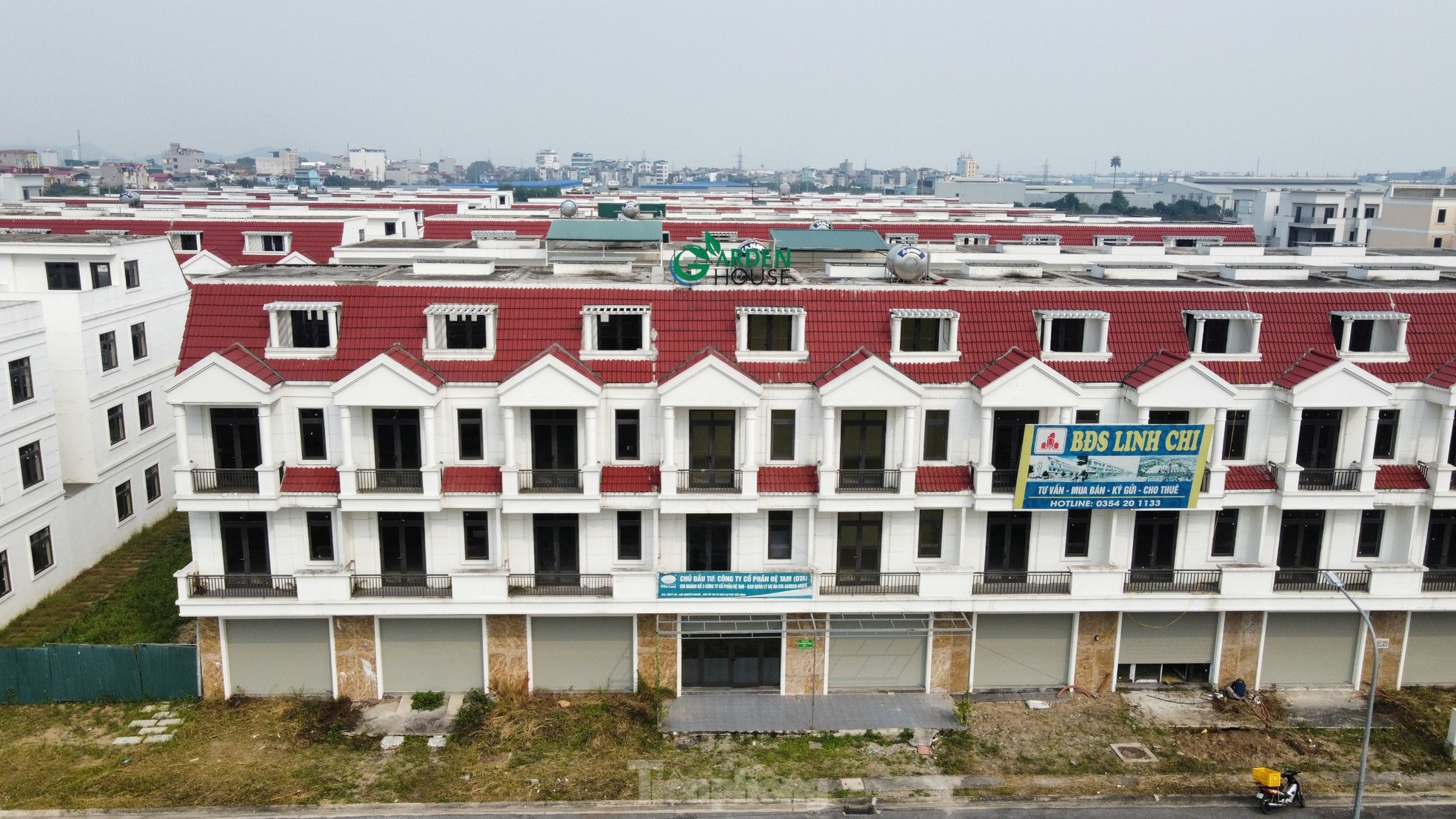 Hàng trăm biệt thự bỏ hoang trong khu đô thị bị thanh tra điểm mặt vi phạm ảnh 3